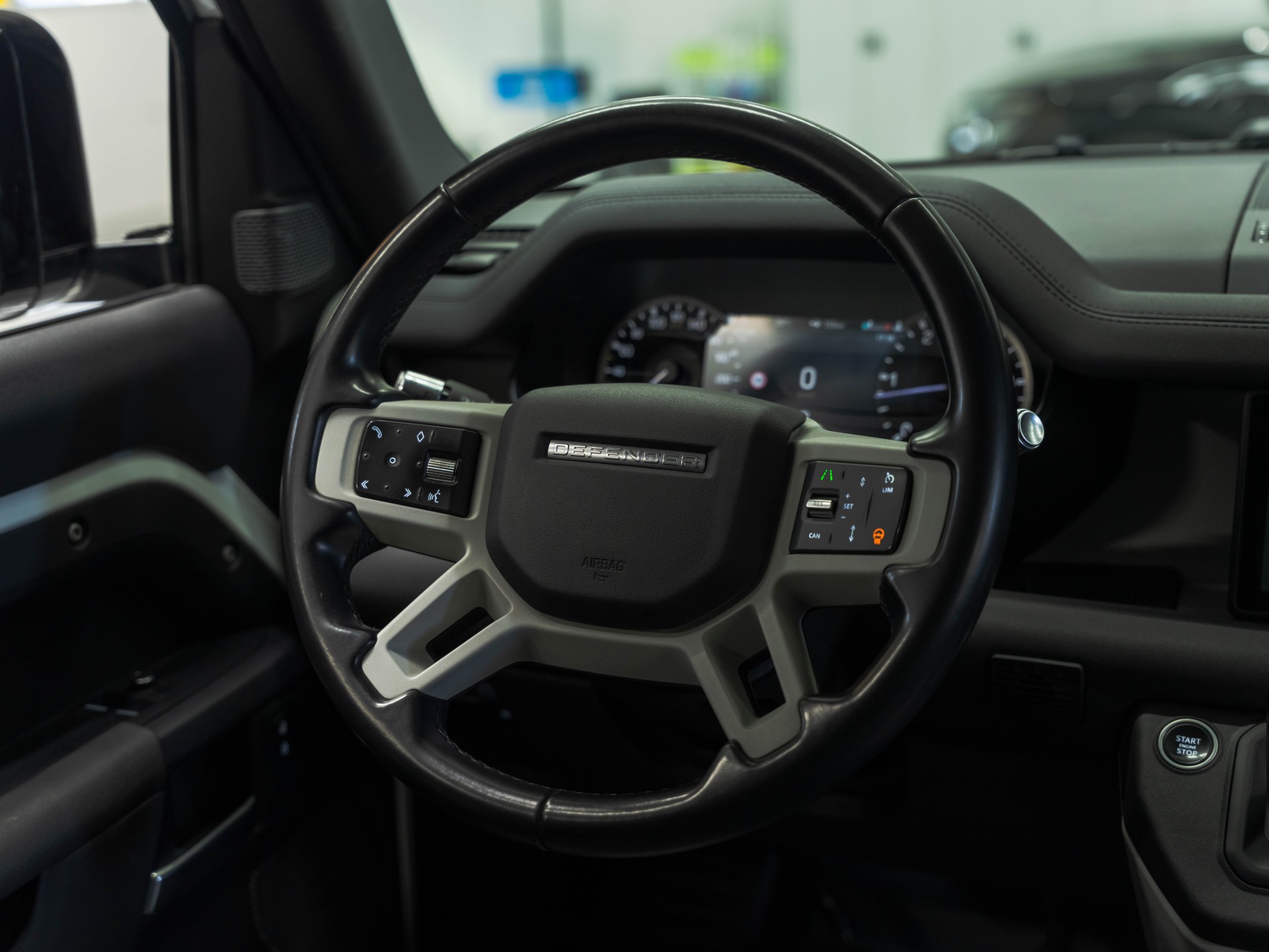 LAND ROVER Defender 90 3.0D I6 250 X-Dynamic SE AT8-image-16
