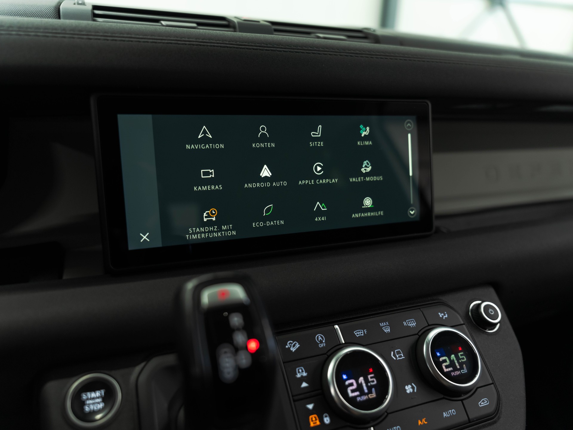 LAND ROVER Defender 90 3.0D I6 250 X-Dynamic SE AT8-image-22