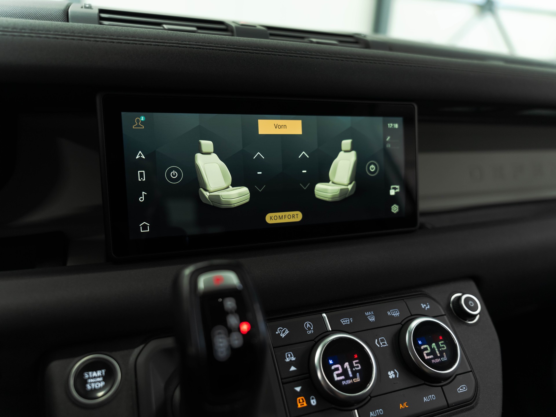LAND ROVER Defender 90 3.0D I6 250 X-Dynamic SE AT8-image-21