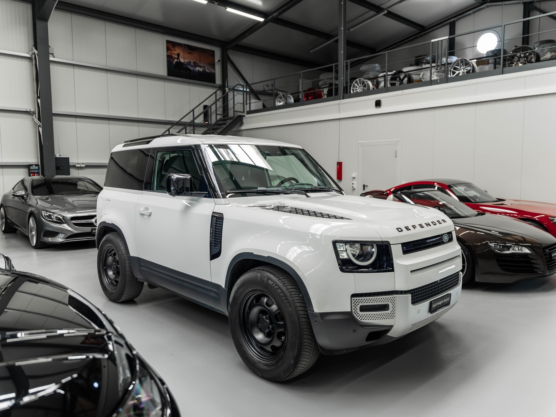 LAND ROVER Defender 90 3.0D I6 250 X-Dynamic SE AT8-image-4
