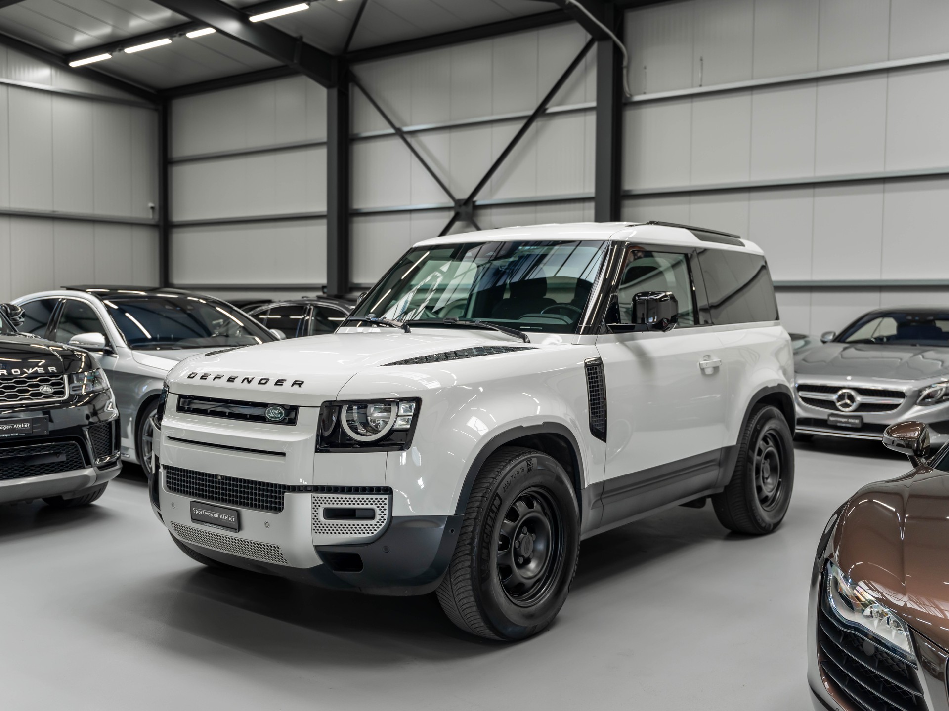 LAND ROVER Defender 90 3.0D I6 250 X-Dynamic SE AT8-image-0
