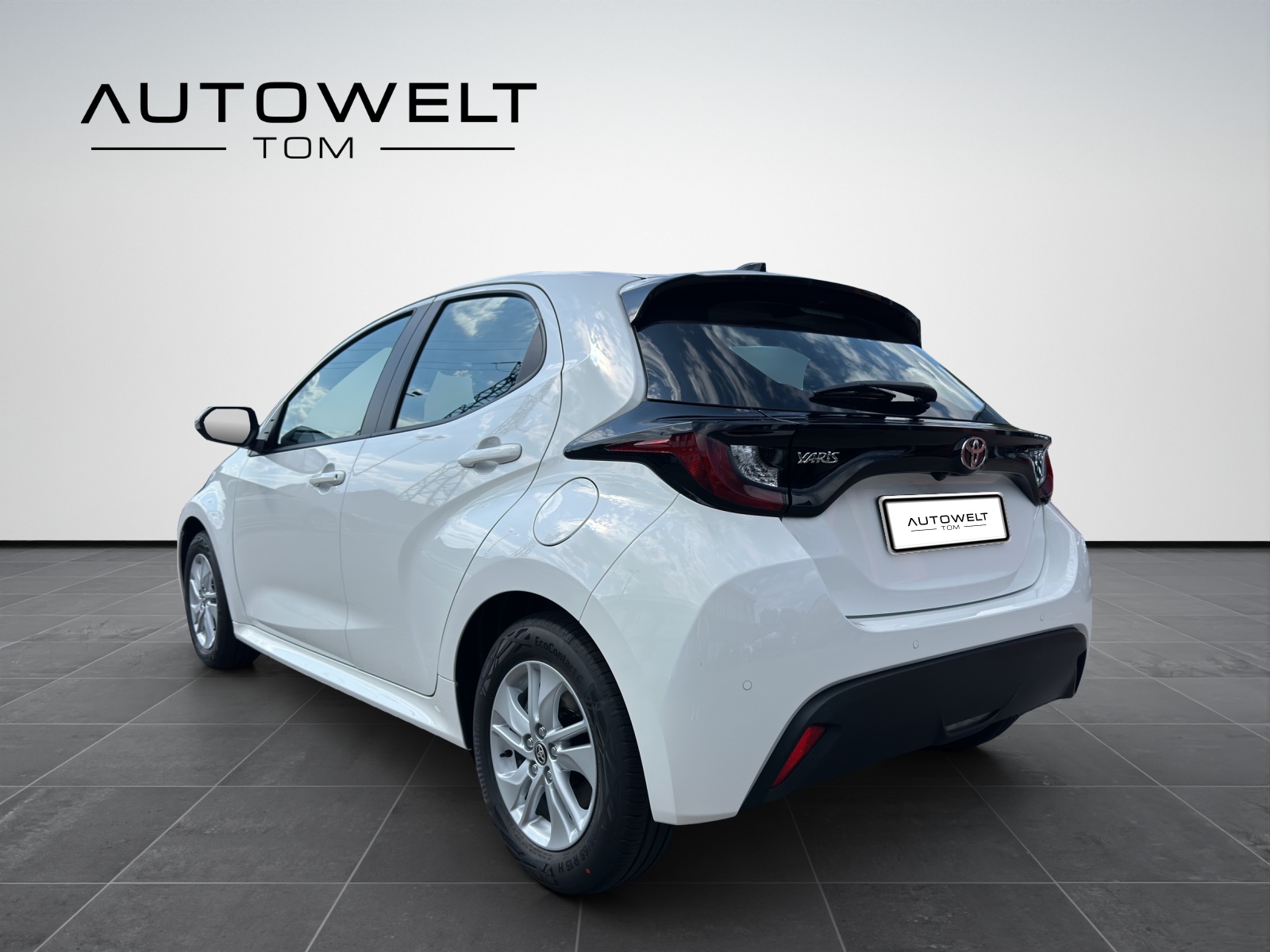 TOYOTA Yaris 1.5 Active Drive e-CVT-image-2
