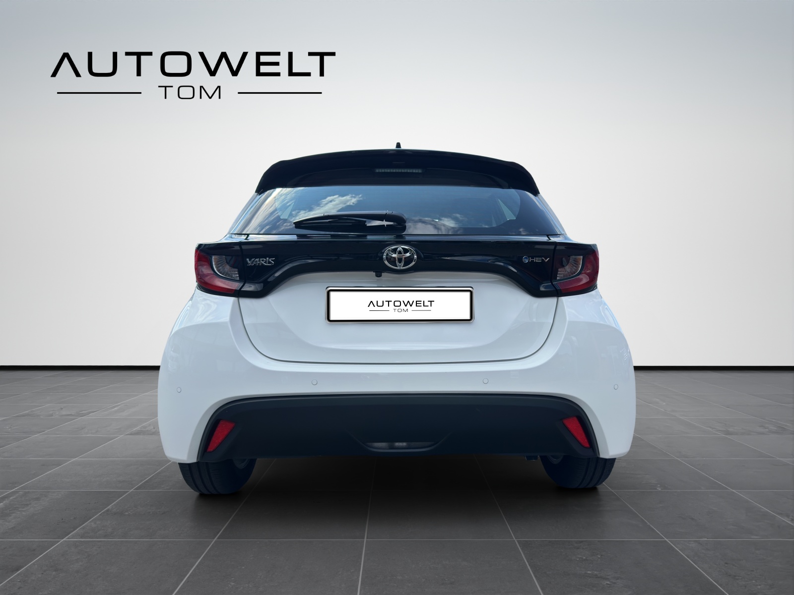 TOYOTA Yaris 1.5 Active Drive e-CVT-image-3