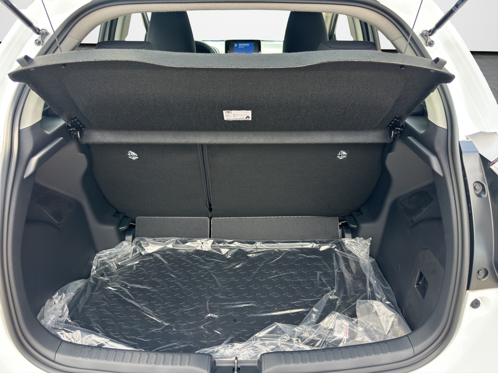 TOYOTA Yaris 1.5 Active Drive e-CVT-image-15