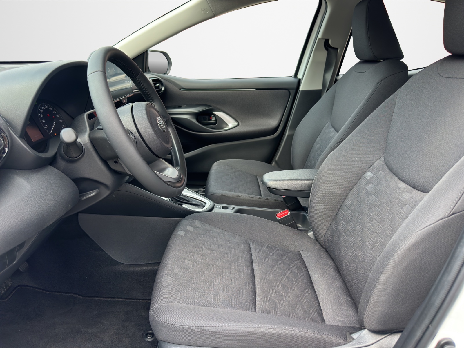 TOYOTA Yaris 1.5 Active Drive e-CVT-image-8
