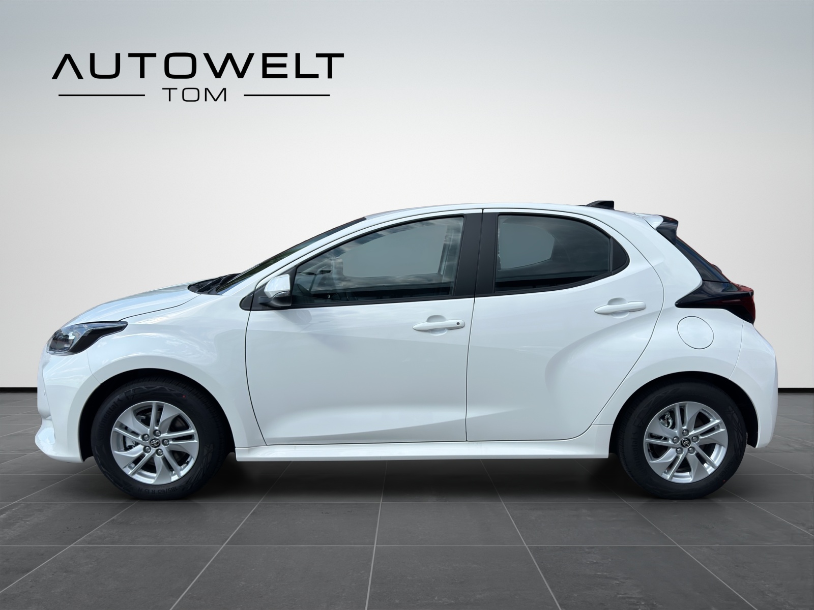 TOYOTA Yaris 1.5 Active Drive e-CVT-image-1