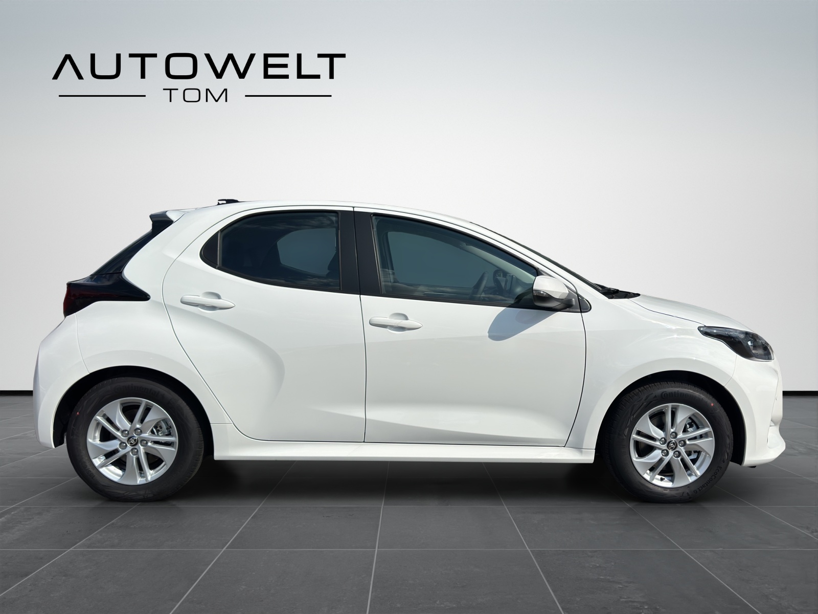 TOYOTA Yaris 1.5 Active Drive e-CVT-image-5