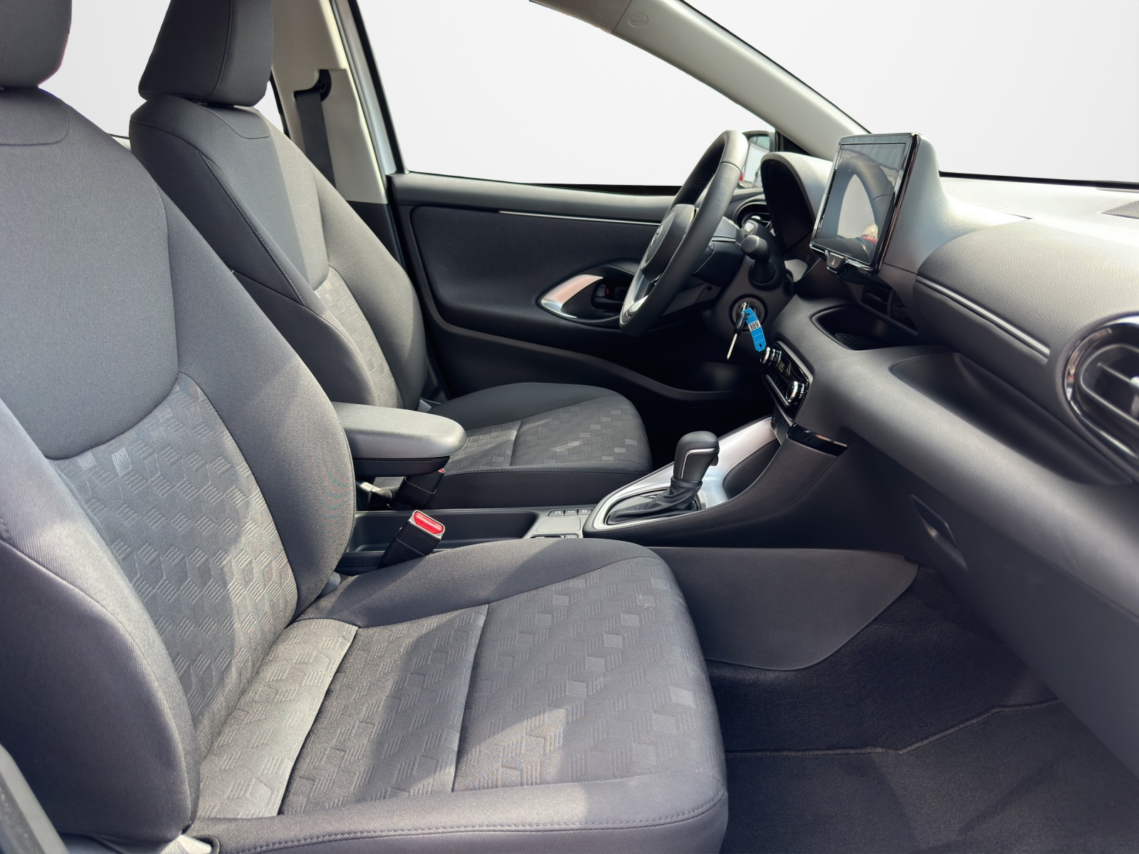 TOYOTA Yaris 1.5 Active Drive e-CVT-image-13