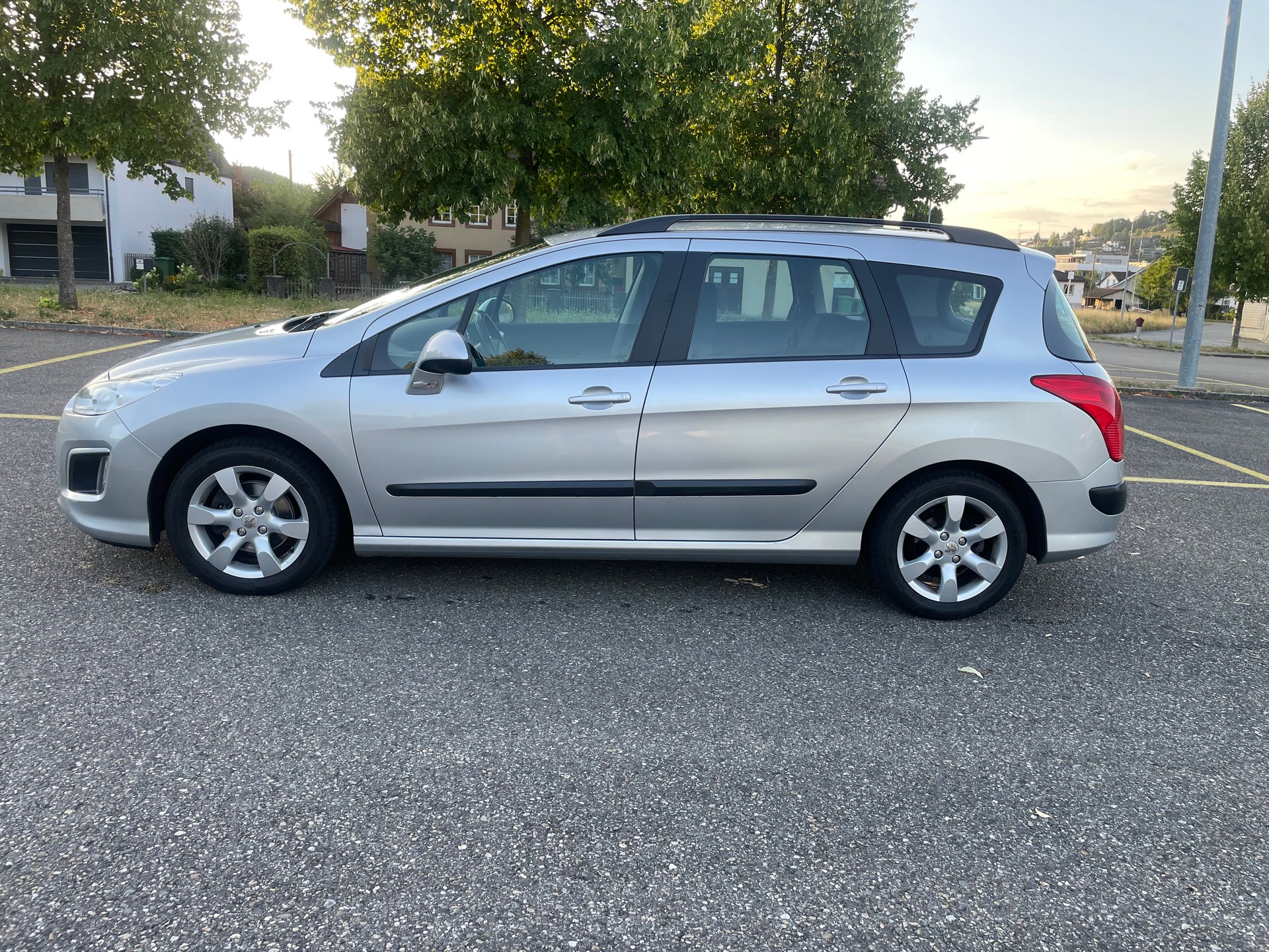 PEUGEOT 308 SW 1.6 HDI Access EGS6-image-4