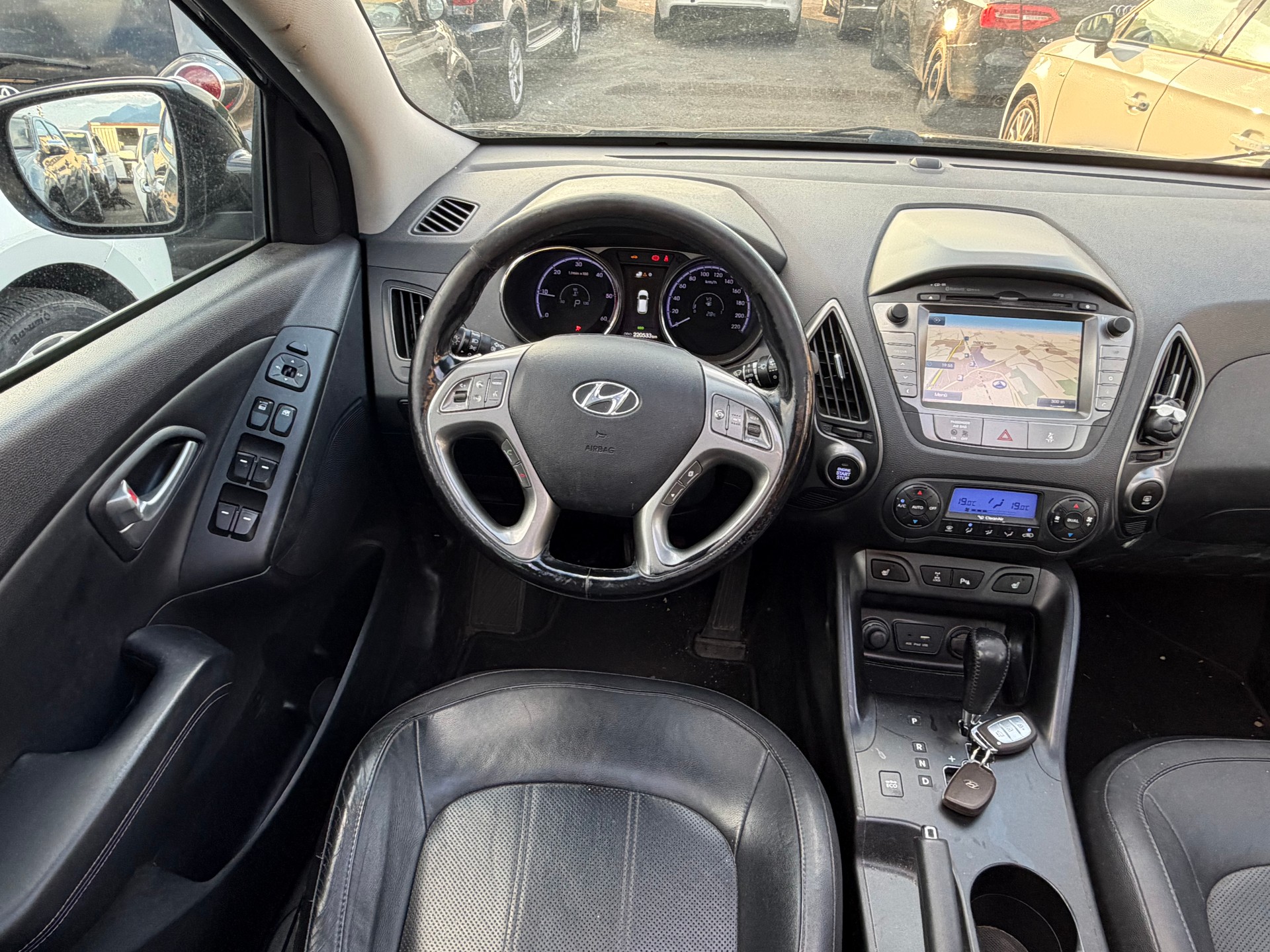 HYUNDAI iX 35 2.0 CRDi GO! Plus 4WD Automatic-image-8