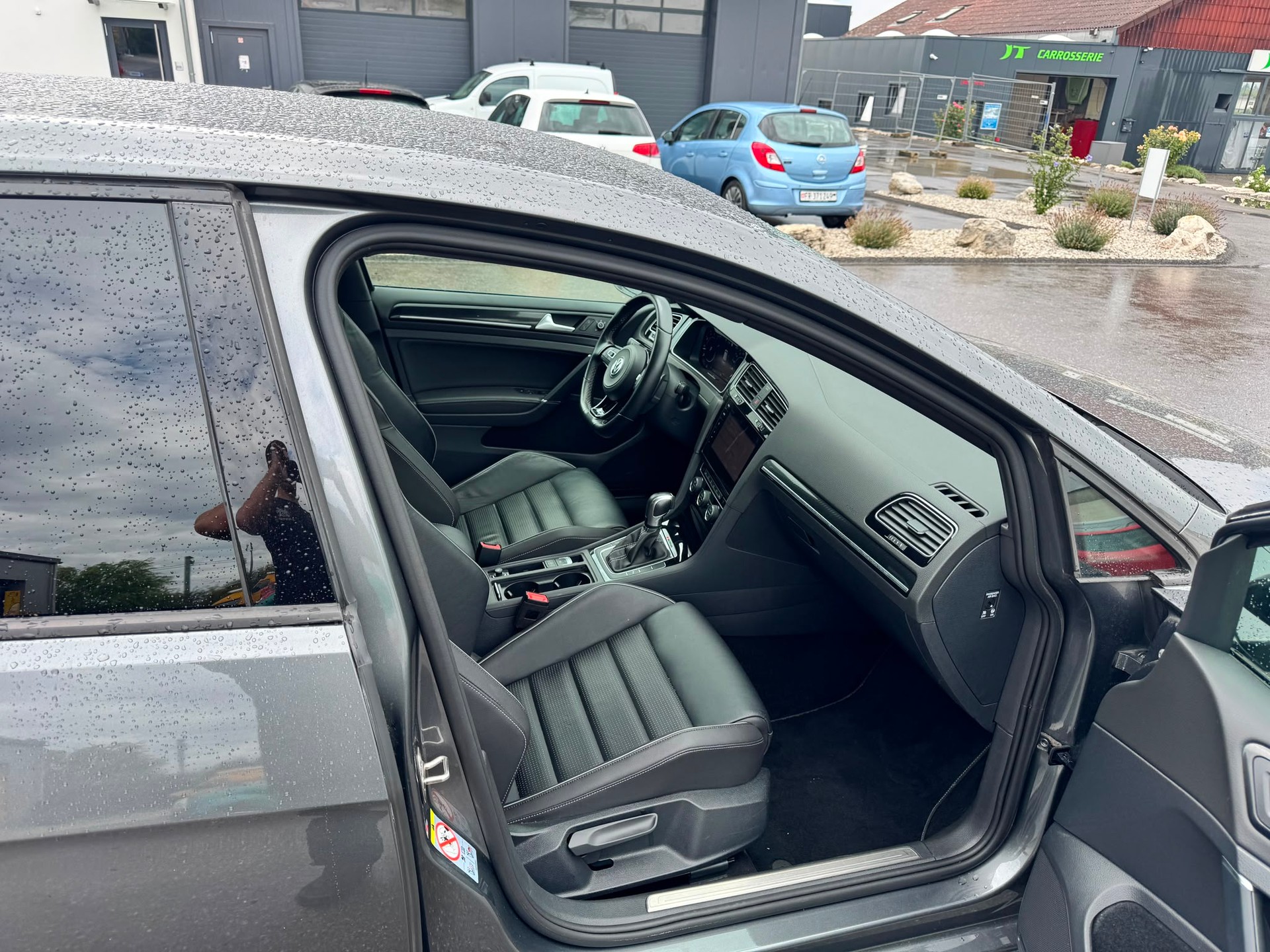 VW Golf 2.0 TSI R 4Motion DSG-image-8