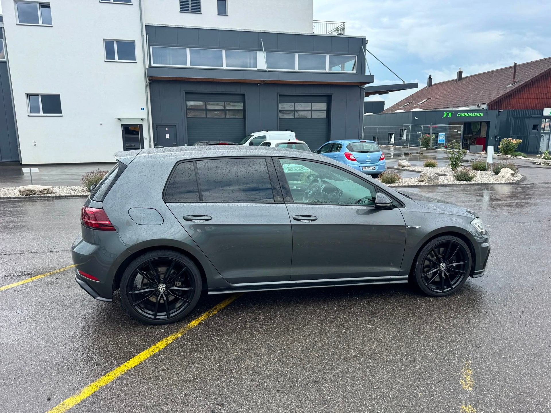 VW Golf 2.0 TSI R 4Motion DSG-image-5