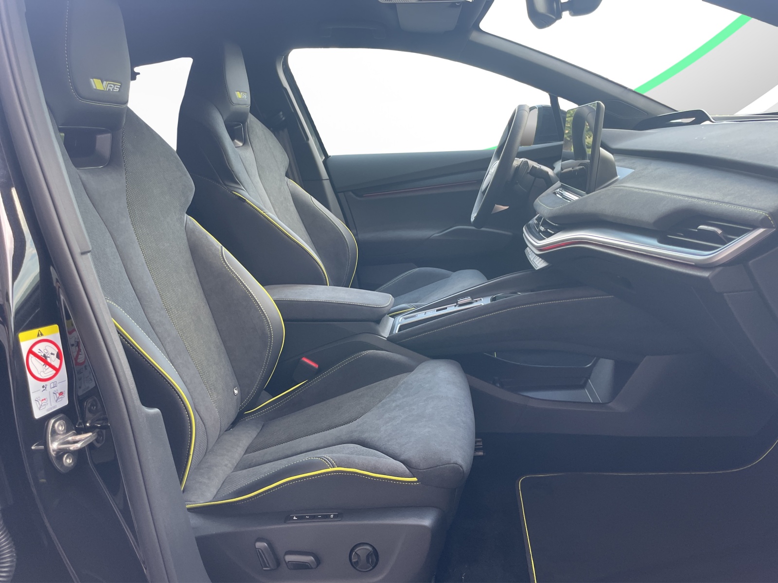 SKODA Enyaq 4x4 RS-image-12