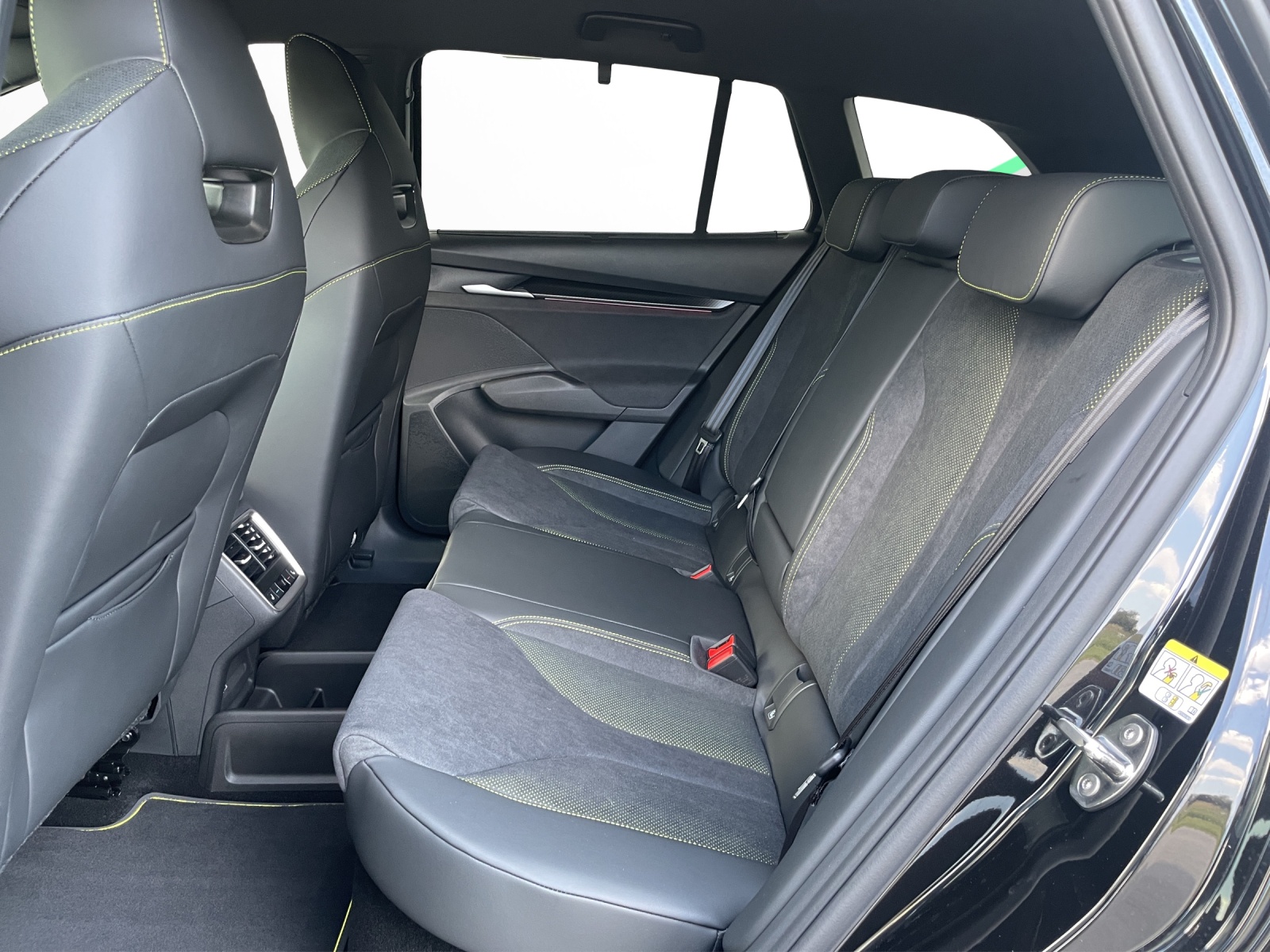 SKODA Enyaq 4x4 RS-image-13