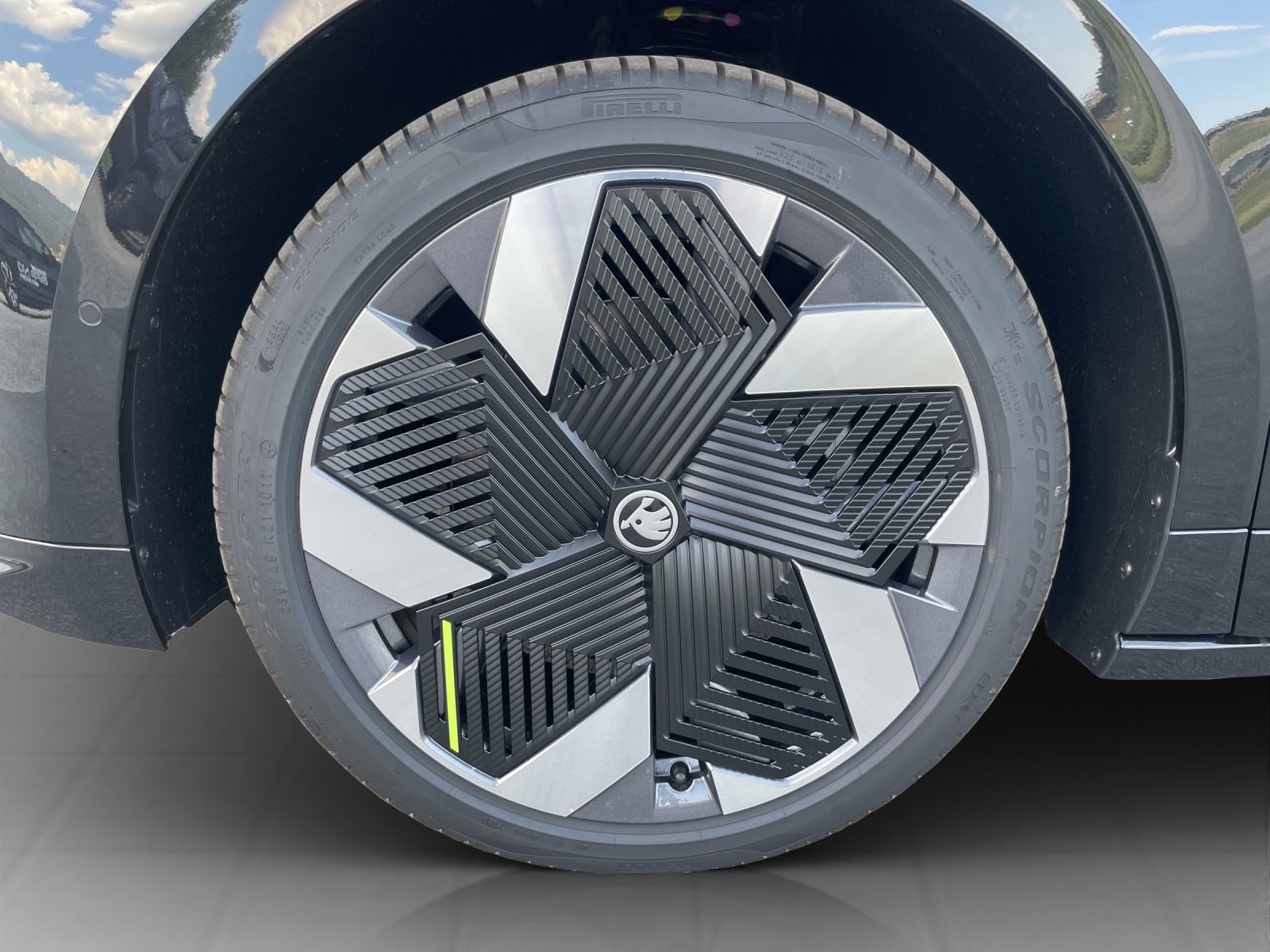 SKODA Enyaq 4x4 RS-image-18