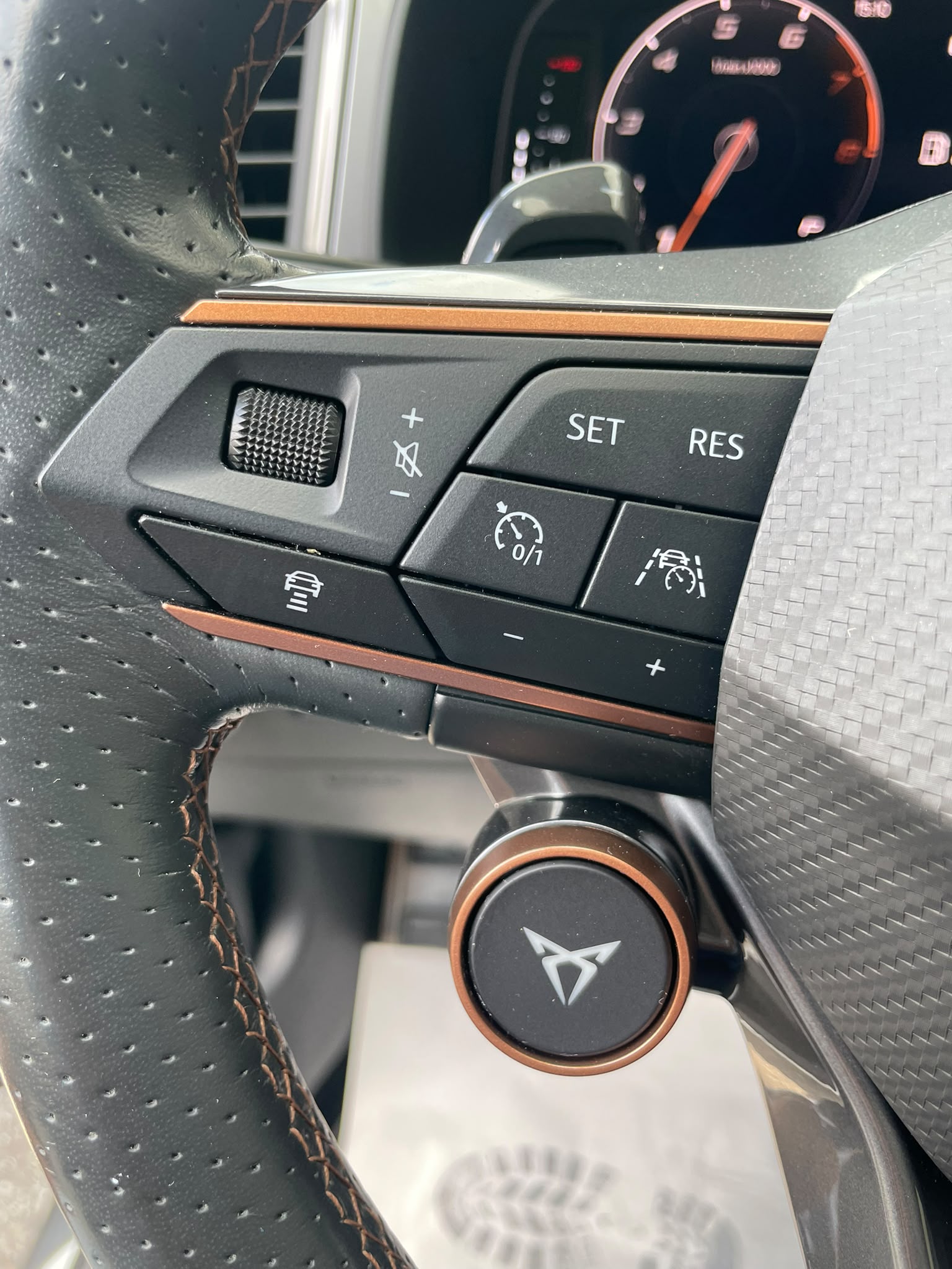 CUPRA Facelift Ateca 2.0TSI 4Drive DSG | Brembo | 19" Copper | Panorama | Assistenz XL | Memory | 5 J. Garantie/Service-image-11