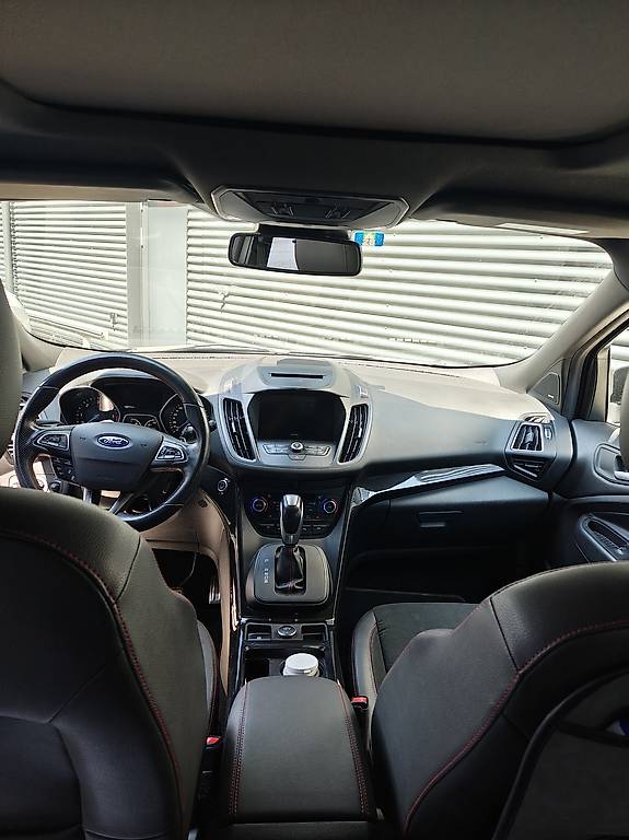 FORD KUGA-image-4