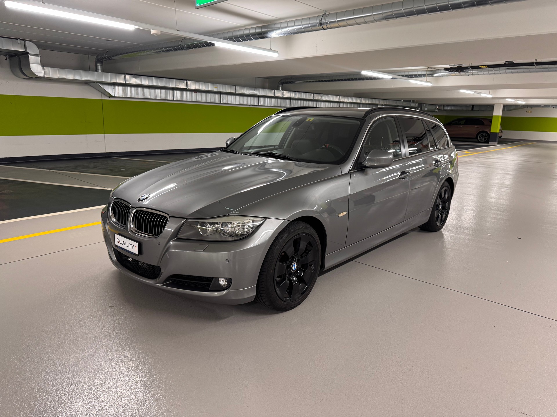 BMW 325i xDrive Touring Steptronic-image-0