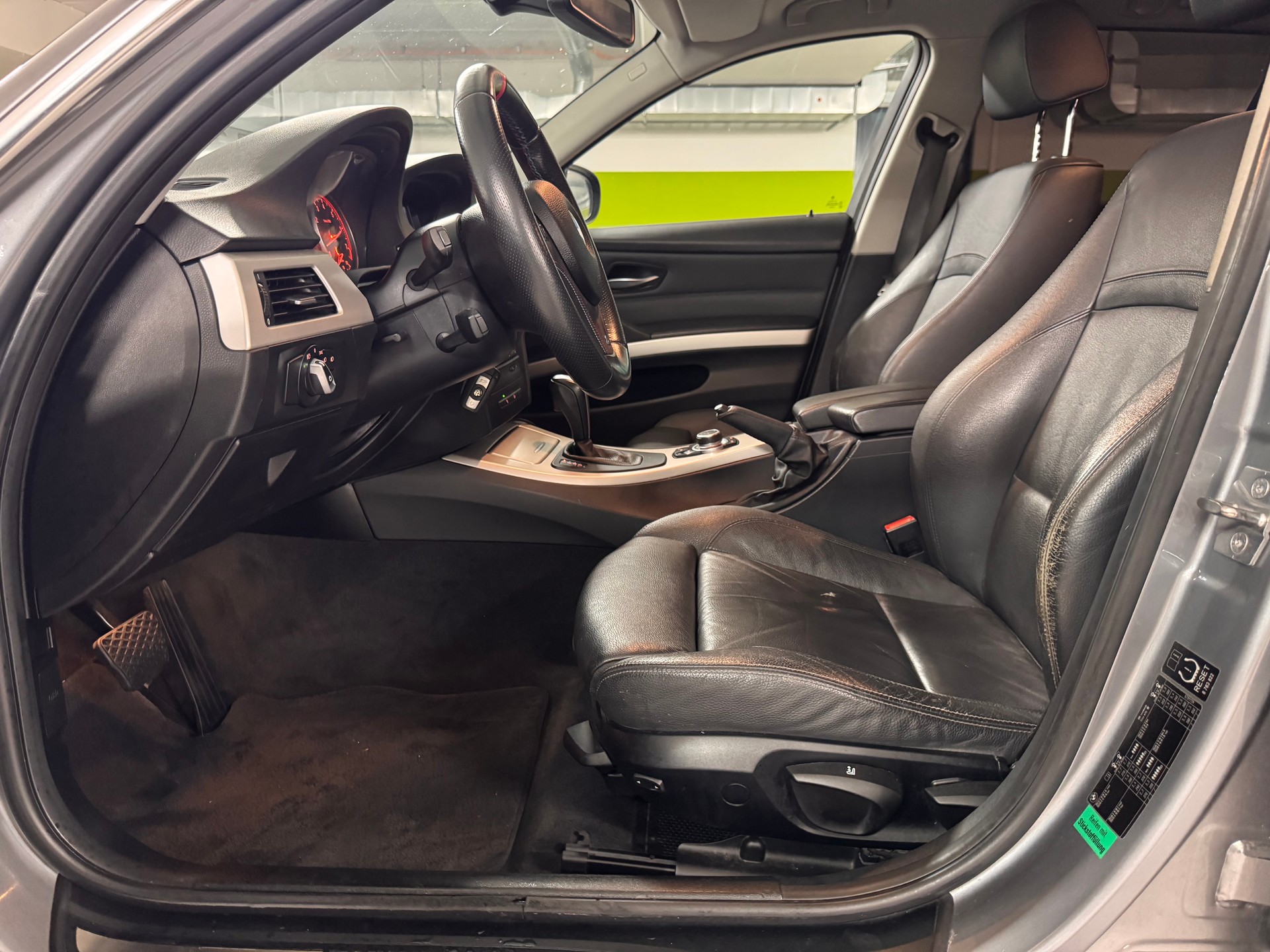 BMW 325i xDrive Touring Steptronic-image-13
