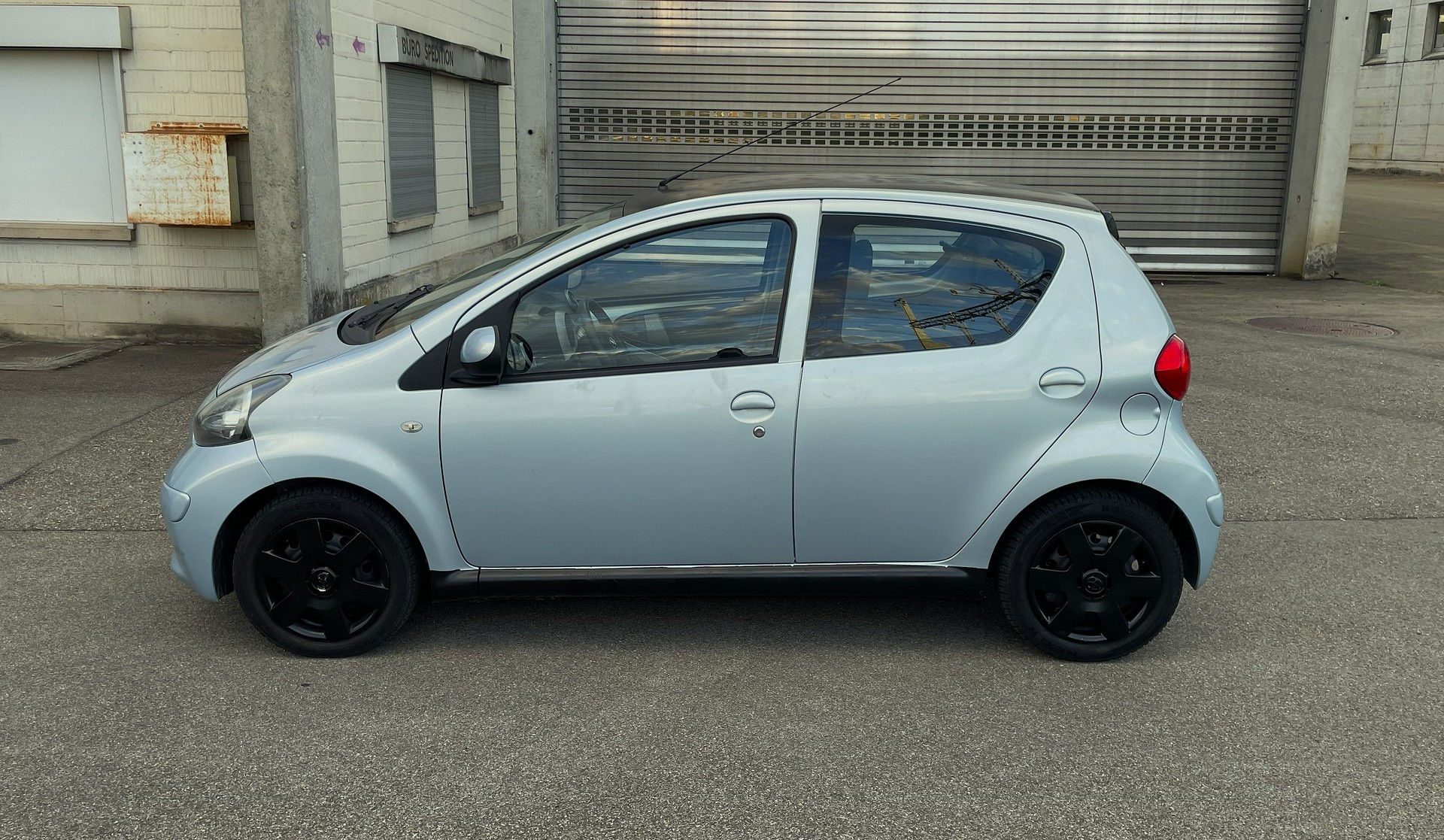 TOYOTA 1.0 VVT-i Linea Luna / FRISCH MFK & GROSSER SERVICE / TOP ZUSTAND / SEHR SPARSAM / WENIG KM-image-1