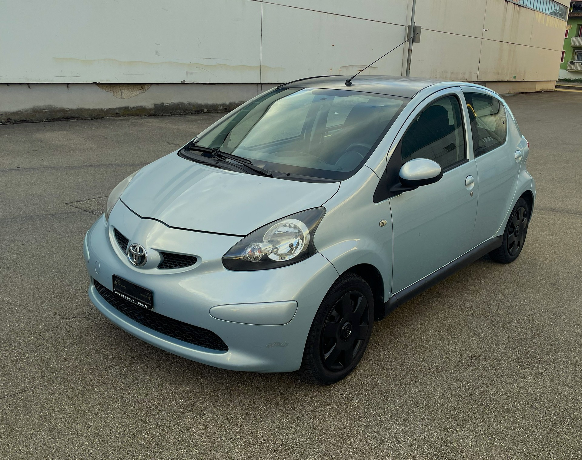 TOYOTA 1.0 VVT-i Linea Luna / FRISCH MFK & GROSSER SERVICE / TOP ZUSTAND / SEHR SPARSAM / WENIG KM-image-0