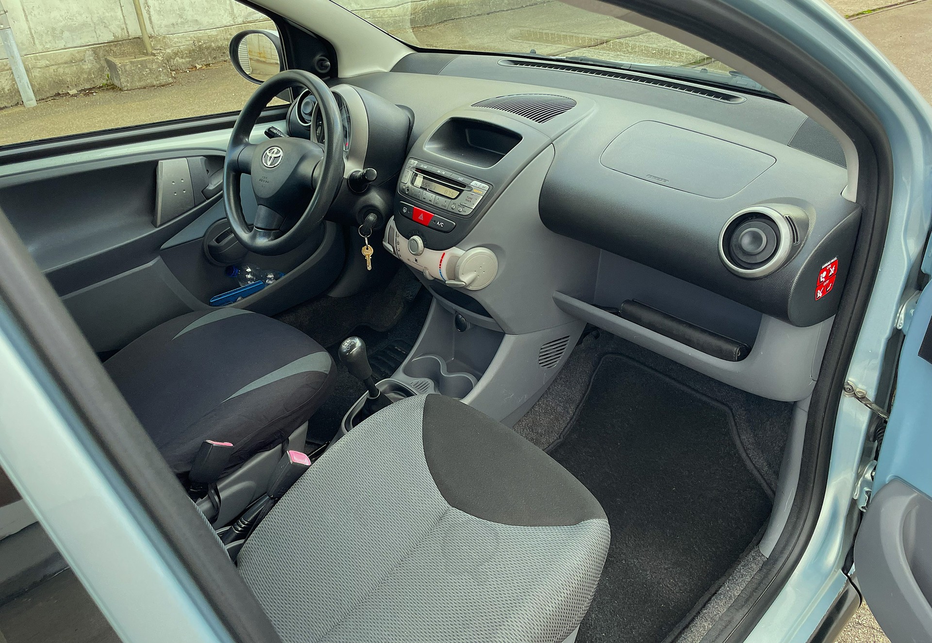 TOYOTA 1.0 VVT-i Linea Luna / FRISCH MFK & GROSSER SERVICE / TOP ZUSTAND / SEHR SPARSAM / WENIG KM-image-4