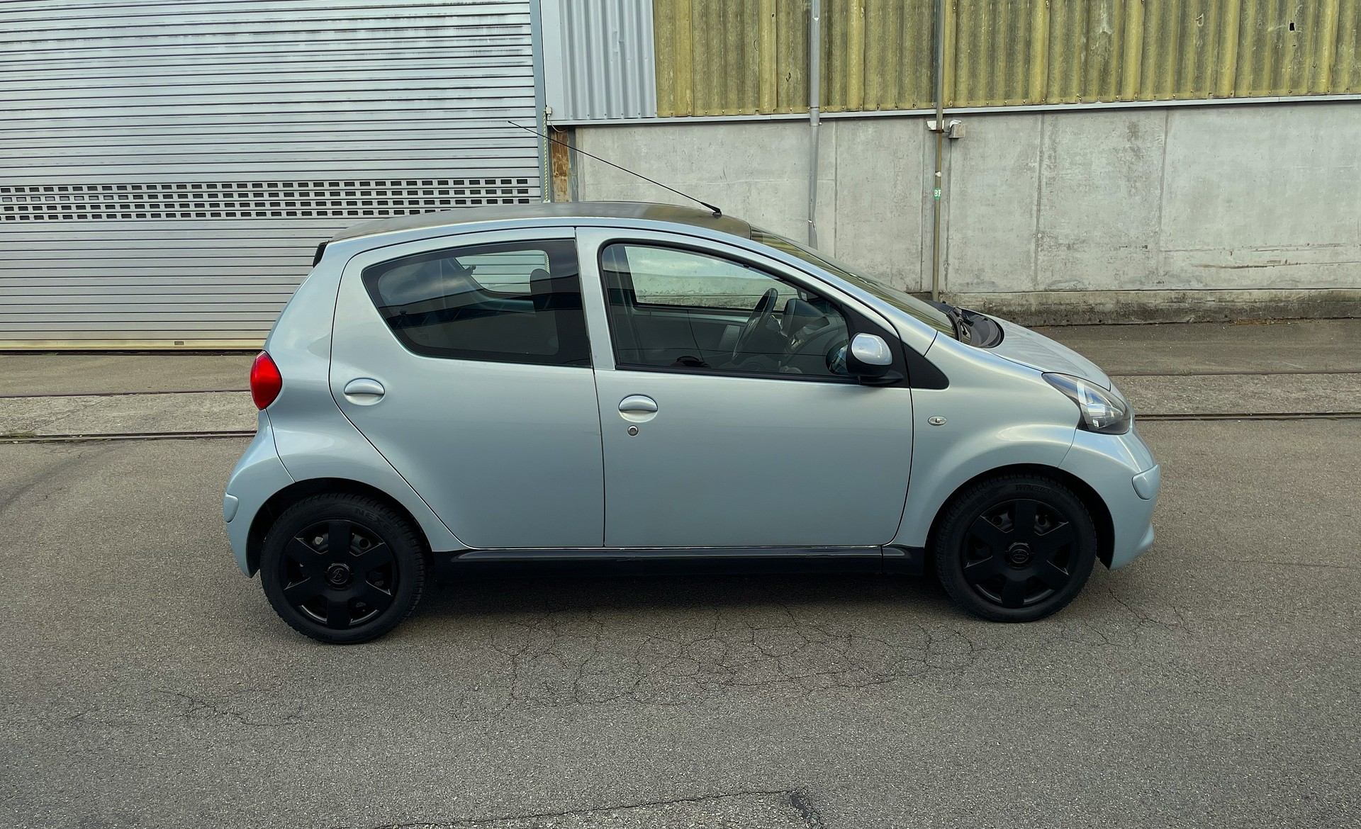 TOYOTA 1.0 VVT-i Linea Luna / FRISCH MFK & GROSSER SERVICE / TOP ZUSTAND / SEHR SPARSAM / WENIG KM-image-3