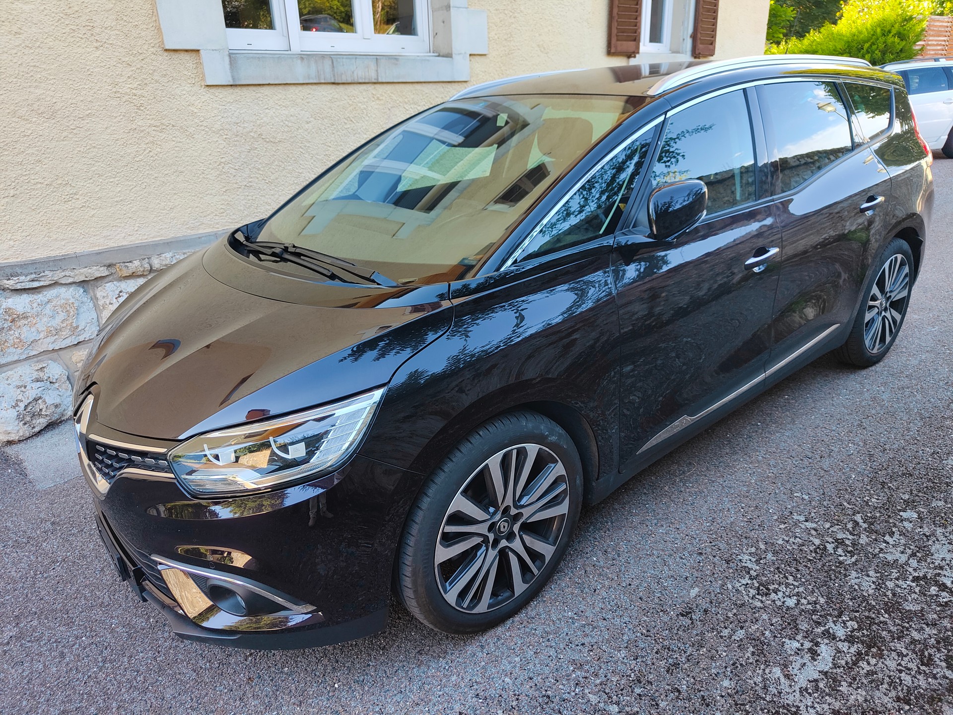 RENAULT 1.3 TCe 160 Initiale Paris-image-0