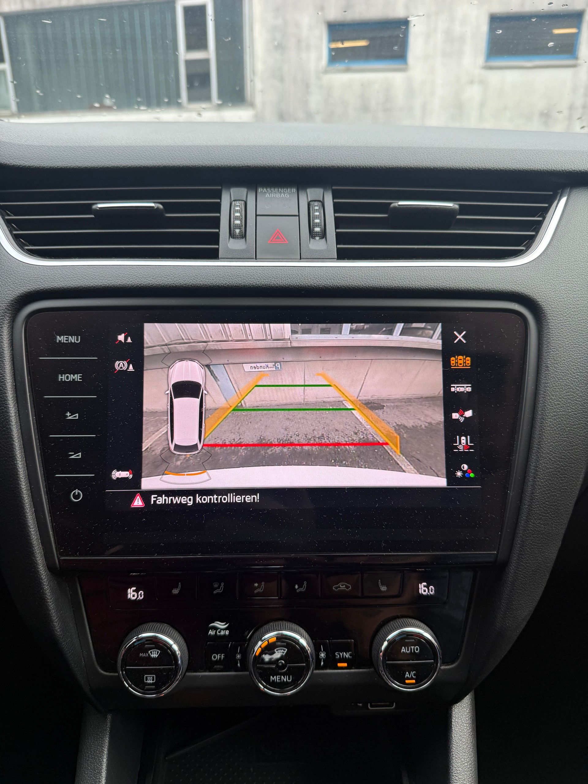 SKODA Octavia Combi 2.0 TDI RS 4x4 DSG-image-12
