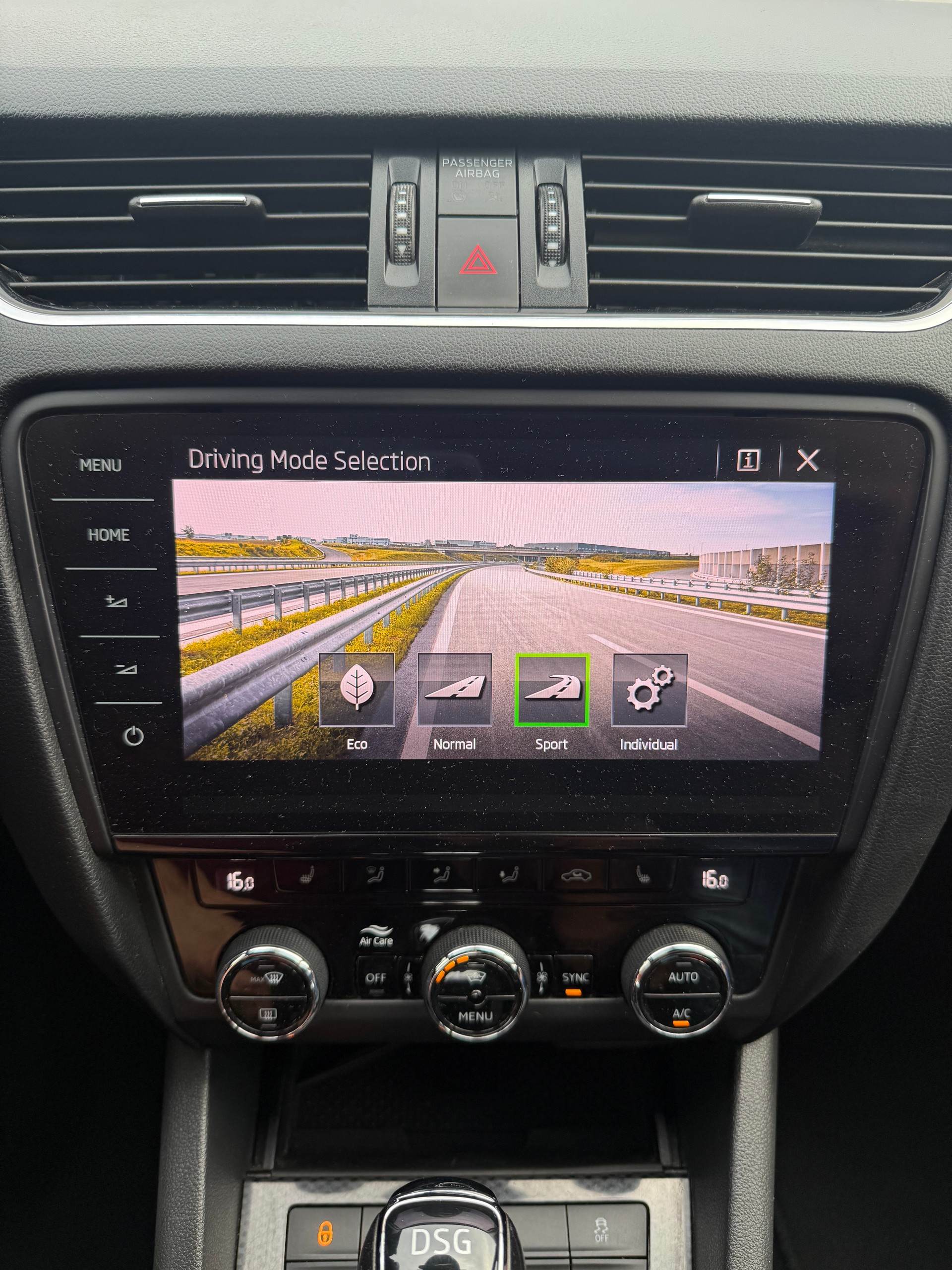 SKODA Octavia Combi 2.0 TDI RS 4x4 DSG-image-10