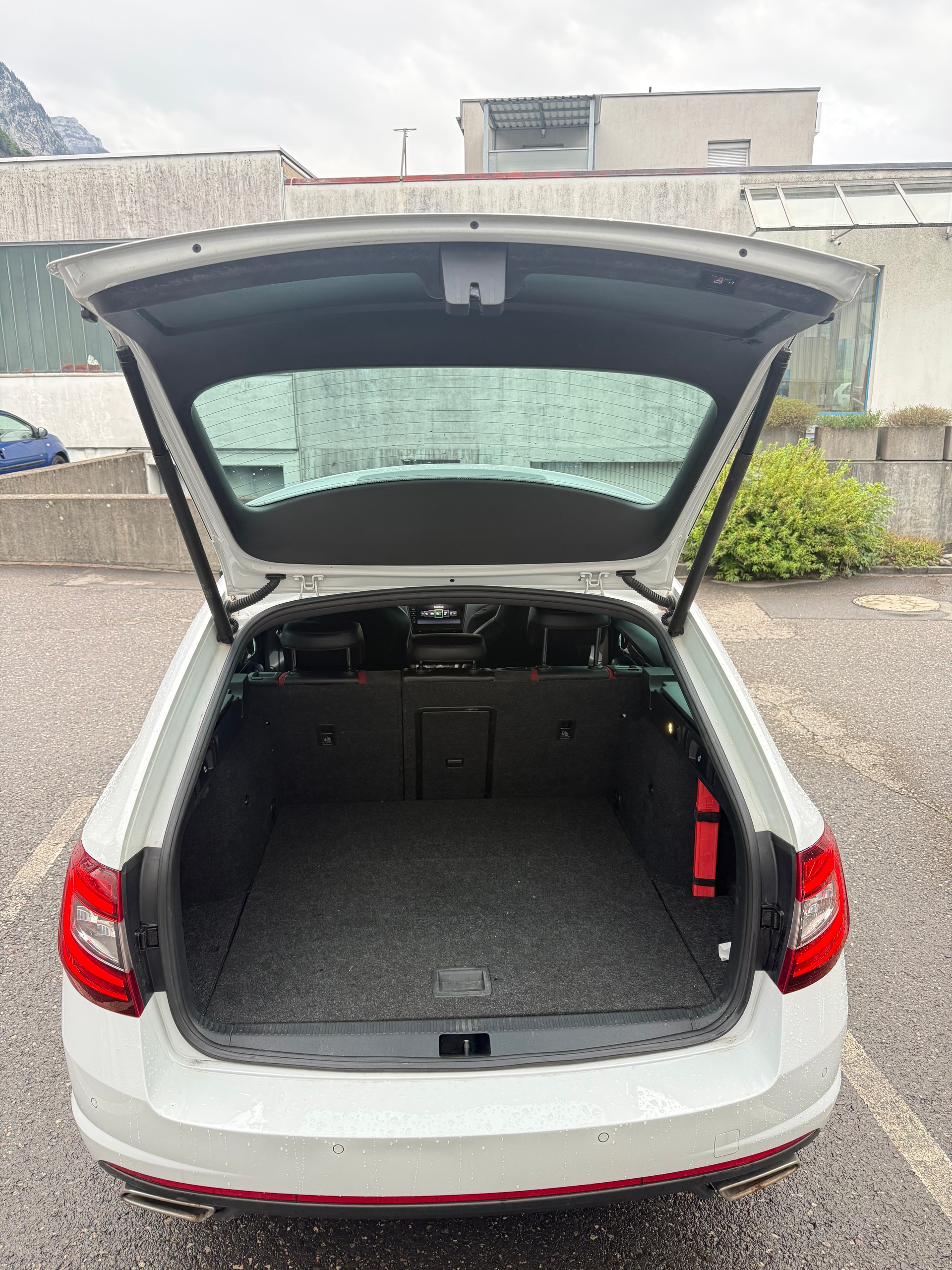 SKODA Octavia Combi 2.0 TDI RS 4x4 DSG-image-17