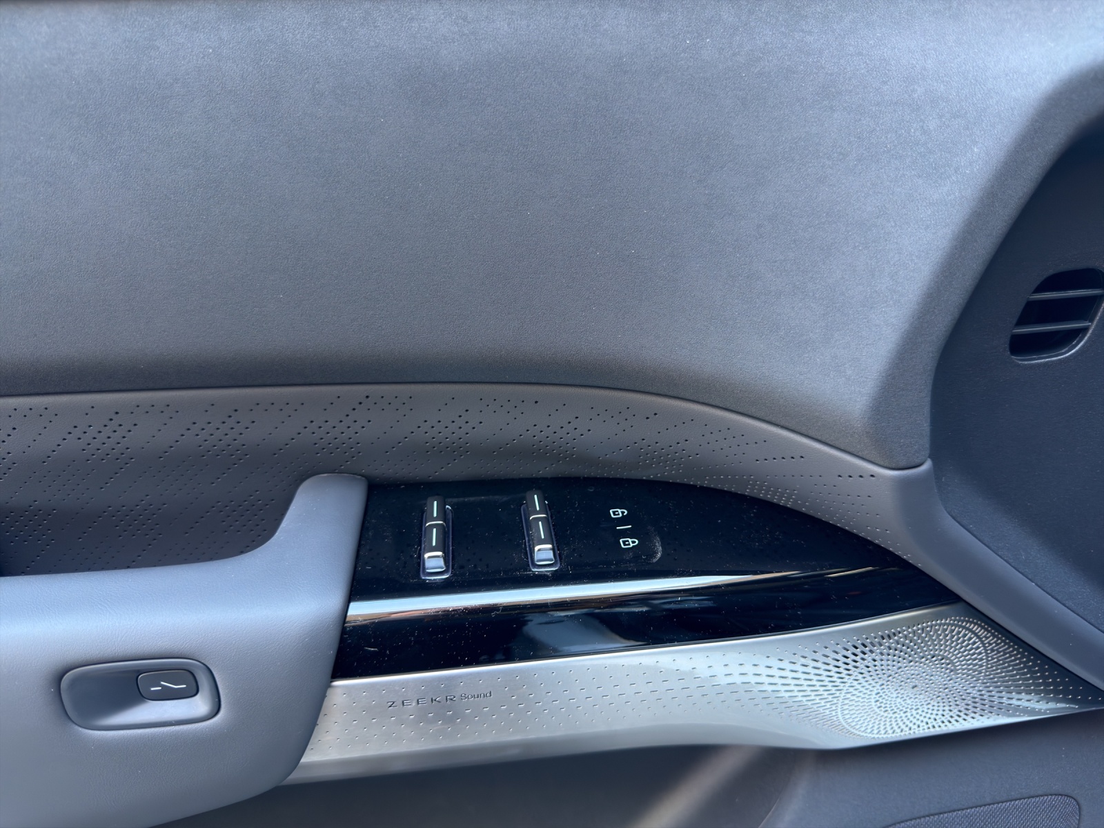ZEEKR 7X Privilege AWD-image-12