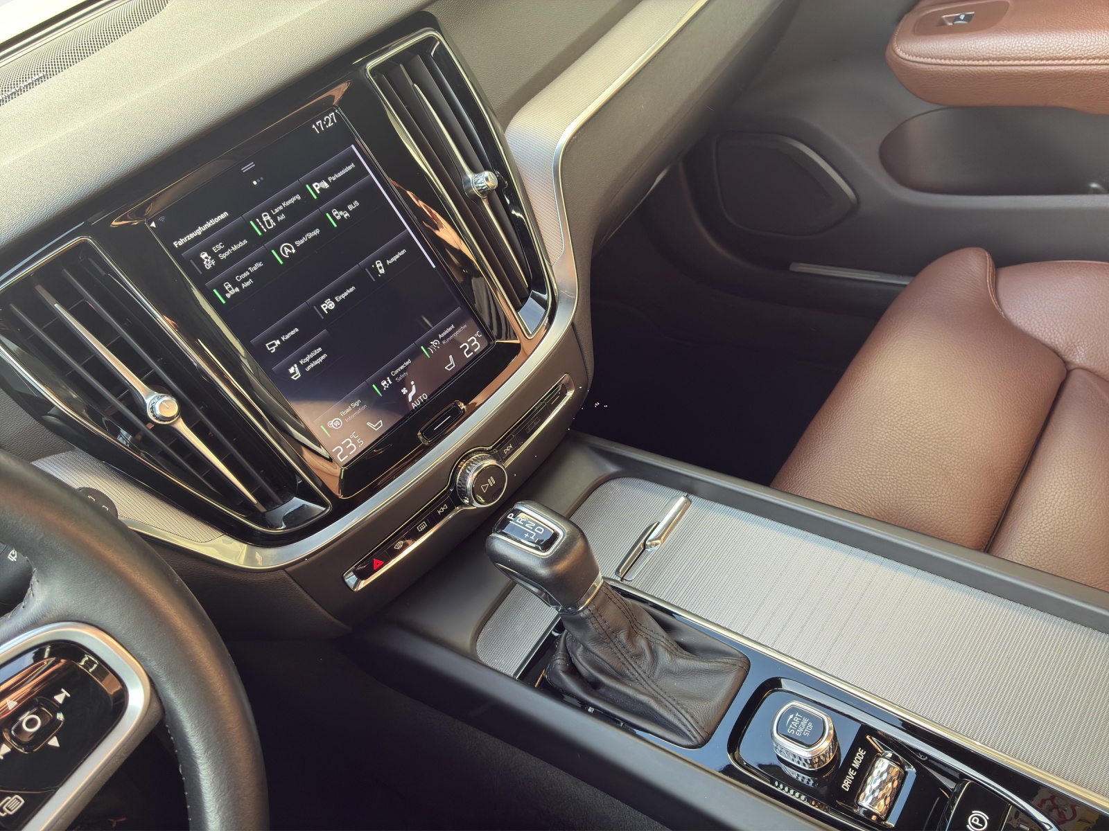 VOLVO V60 2.0 T5 Inscription-image-13