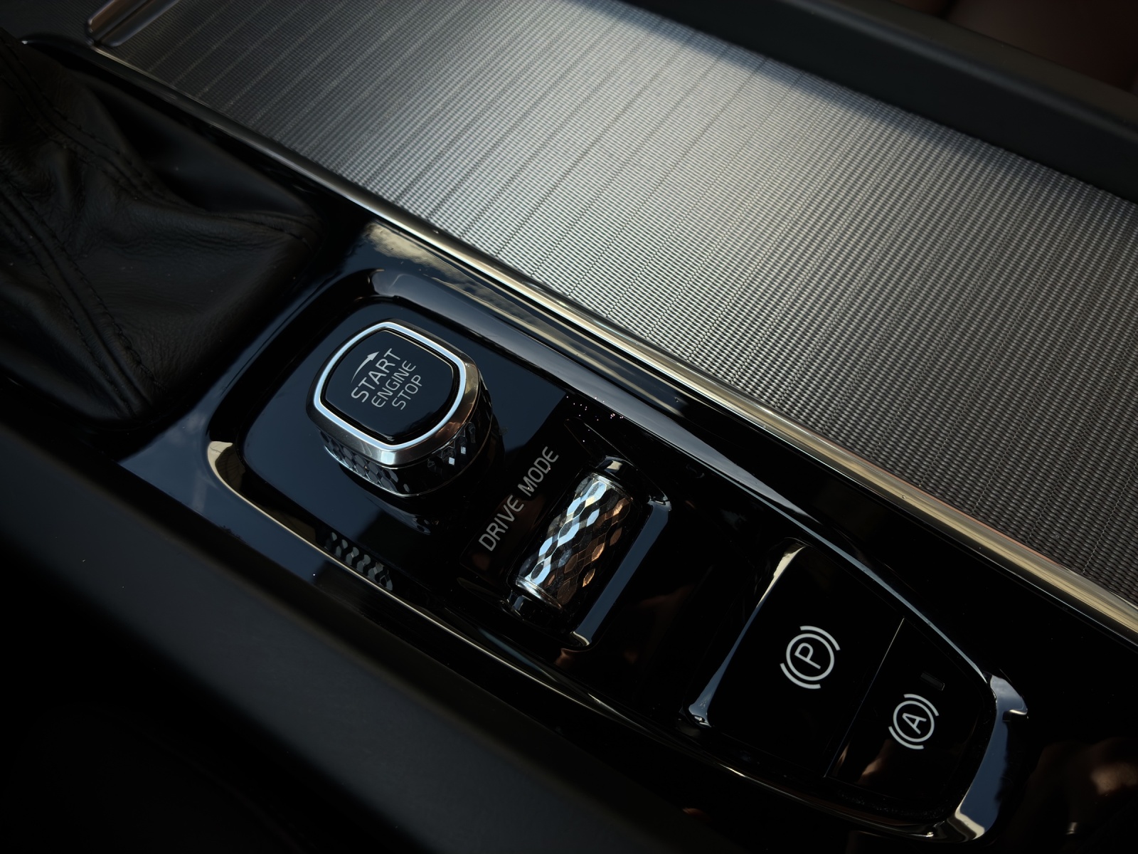 VOLVO V60 2.0 T5 Inscription-image-14