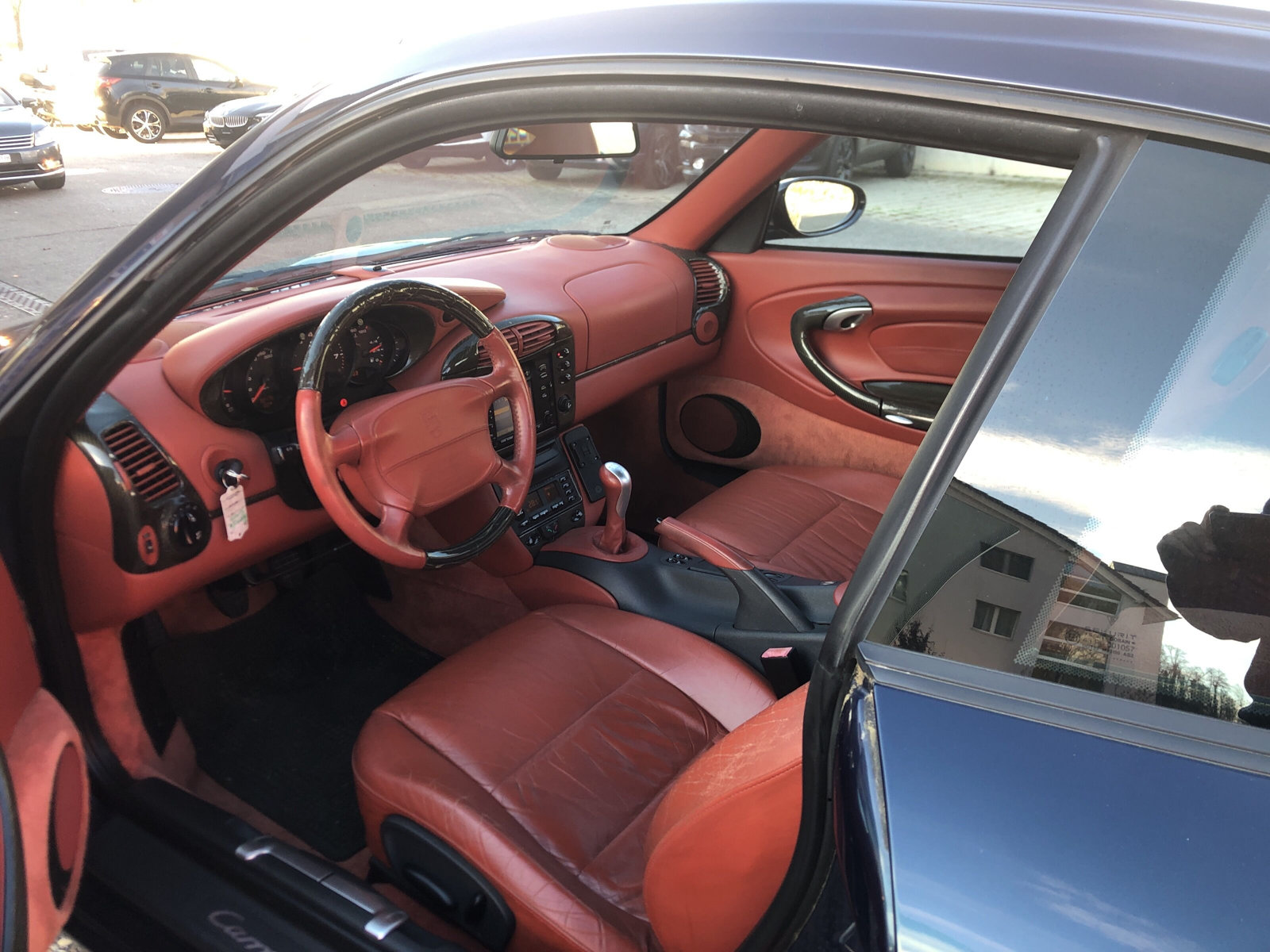 PORSCHE 911 Carrera 4-image-4
