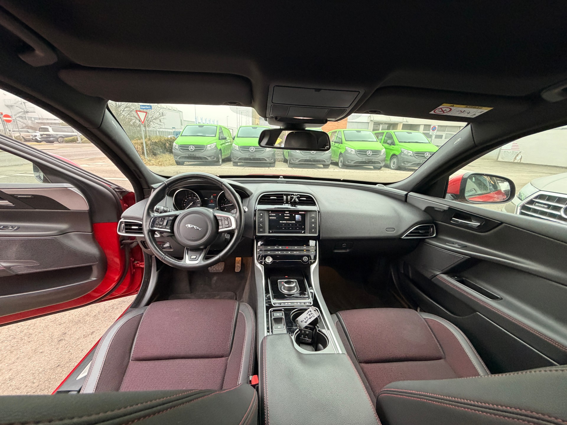 JAGUAR XE 20d R-Sport-image-5