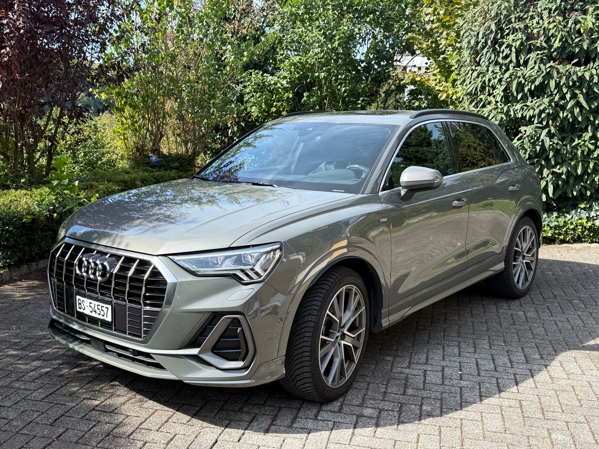 AUDI Q3 S line-image-1