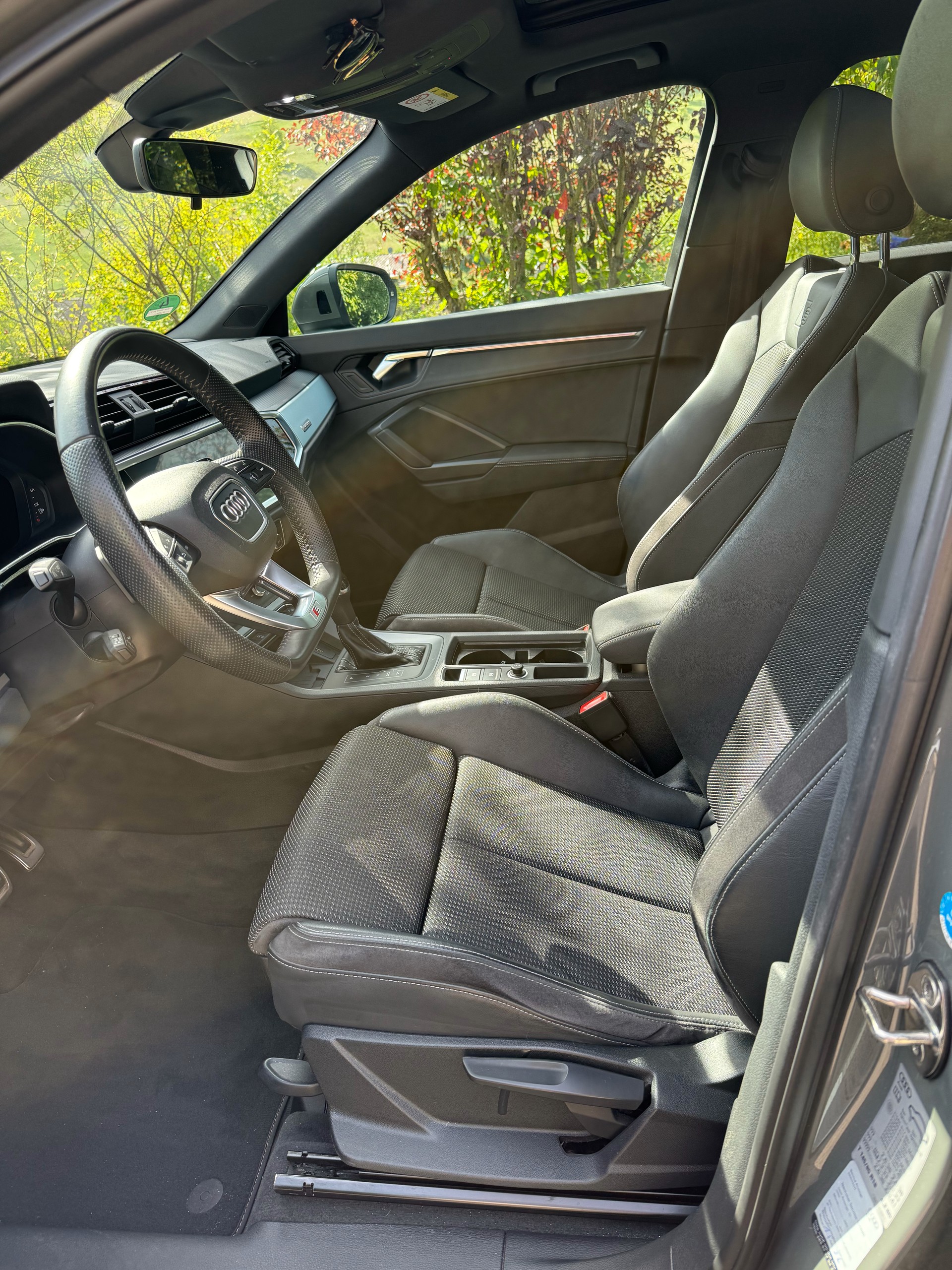 AUDI Q3 S line-image-4