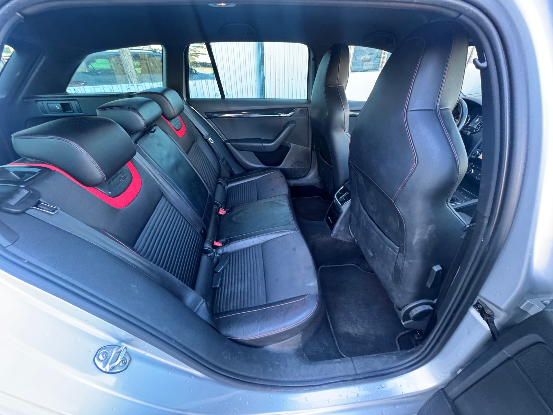 SKODA Octavia Combi 2.0 TSI RS-image-11