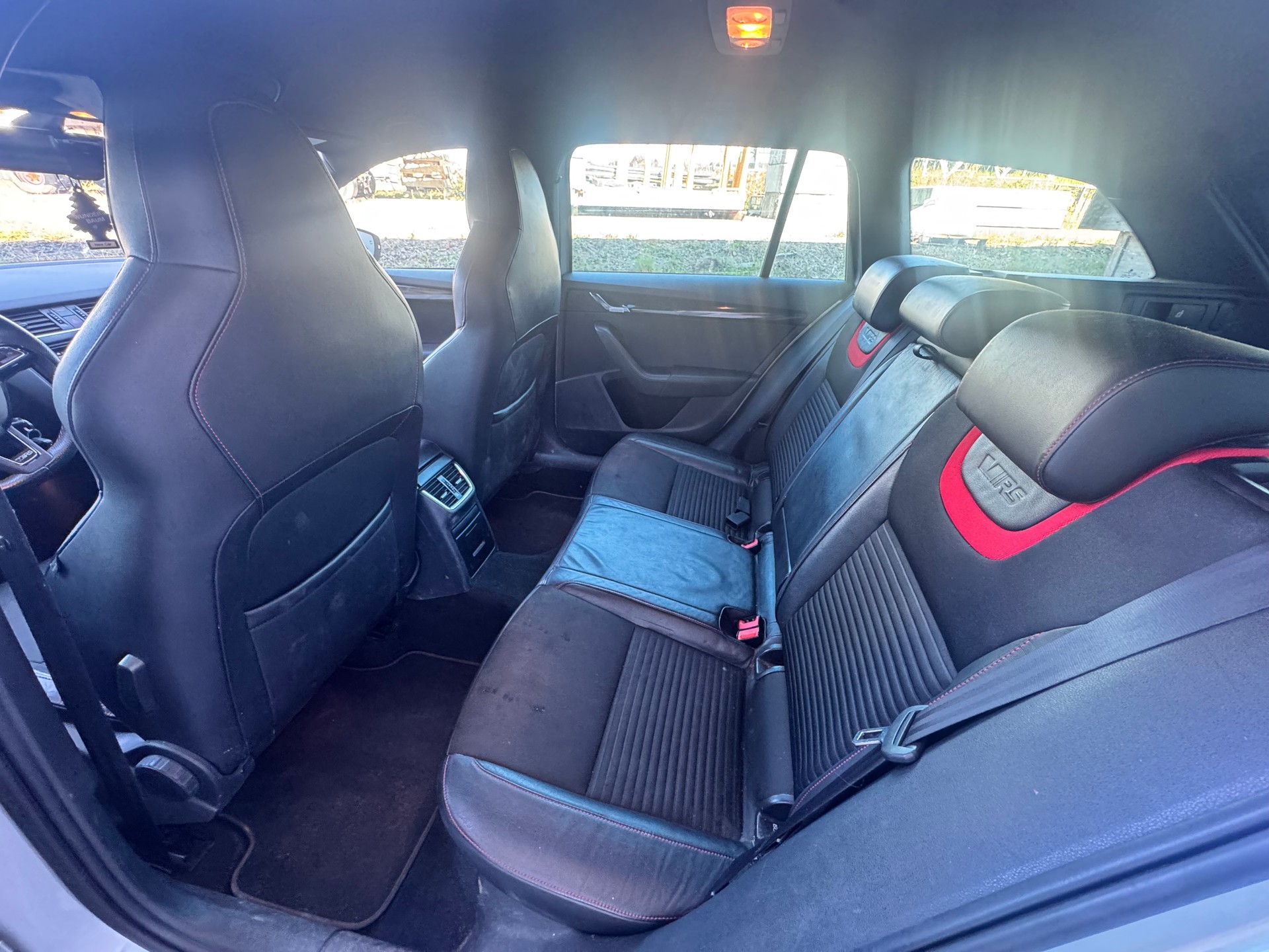 SKODA Octavia Combi 2.0 TSI RS-image-10