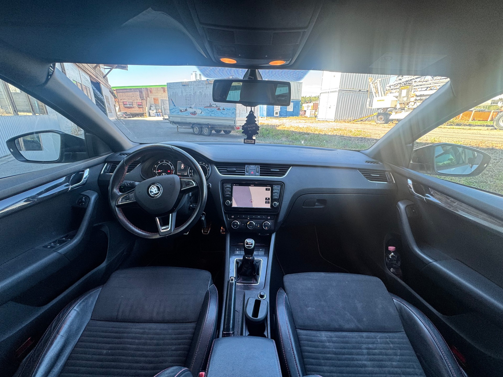 SKODA Octavia Combi 2.0 TSI RS-image-12