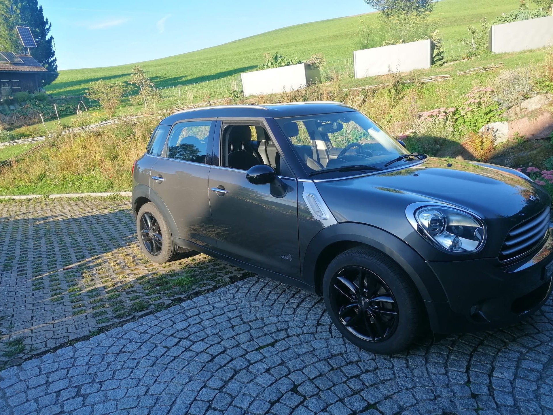 MINI 1.6i Cooper ALL4-image-1