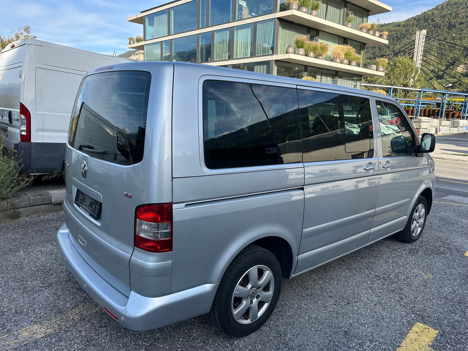 VW T5 Multivan Highline 2.5 TDI-image-3