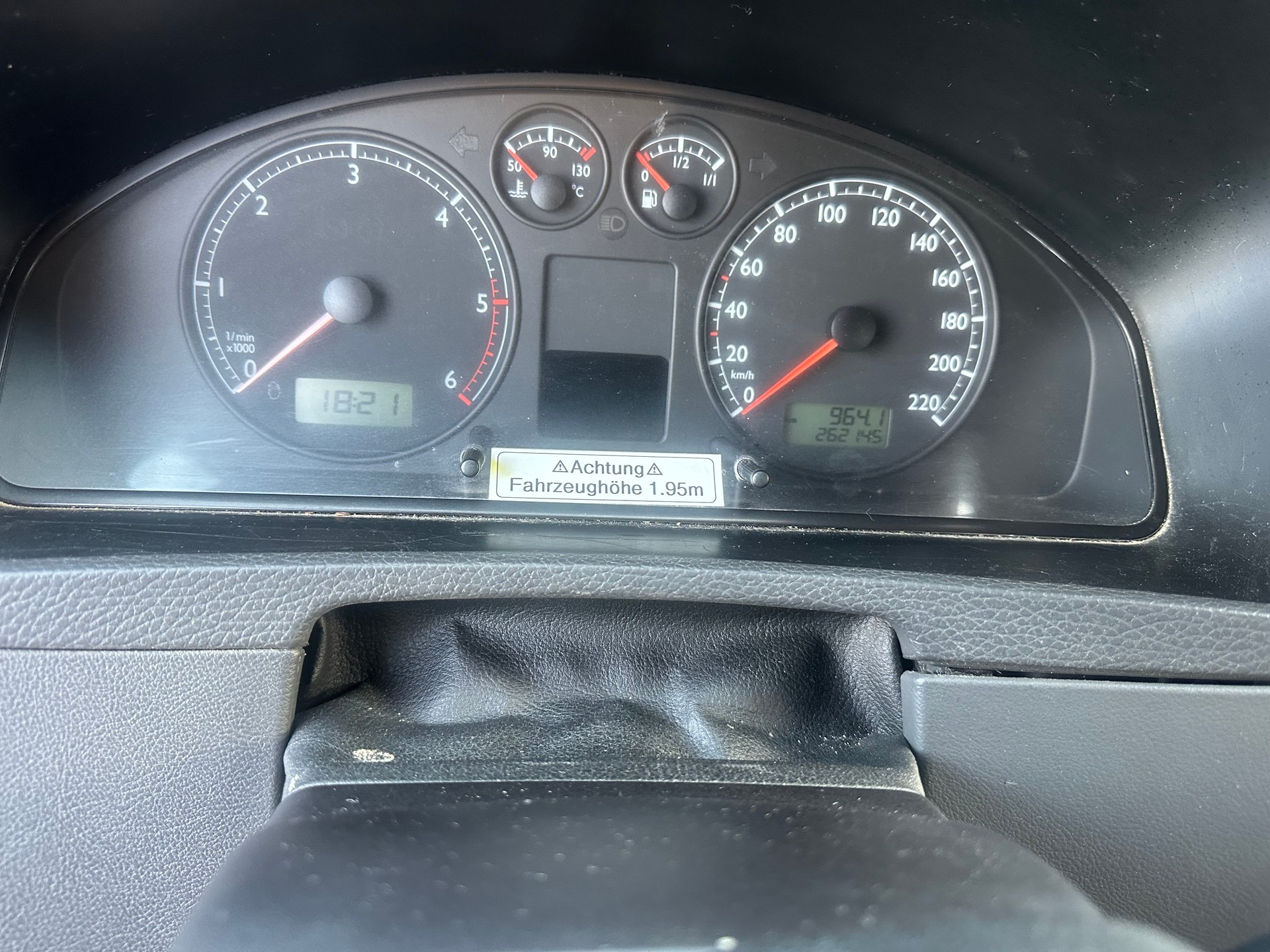 VW T5 Multivan Highline 2.5 TDI-image-9