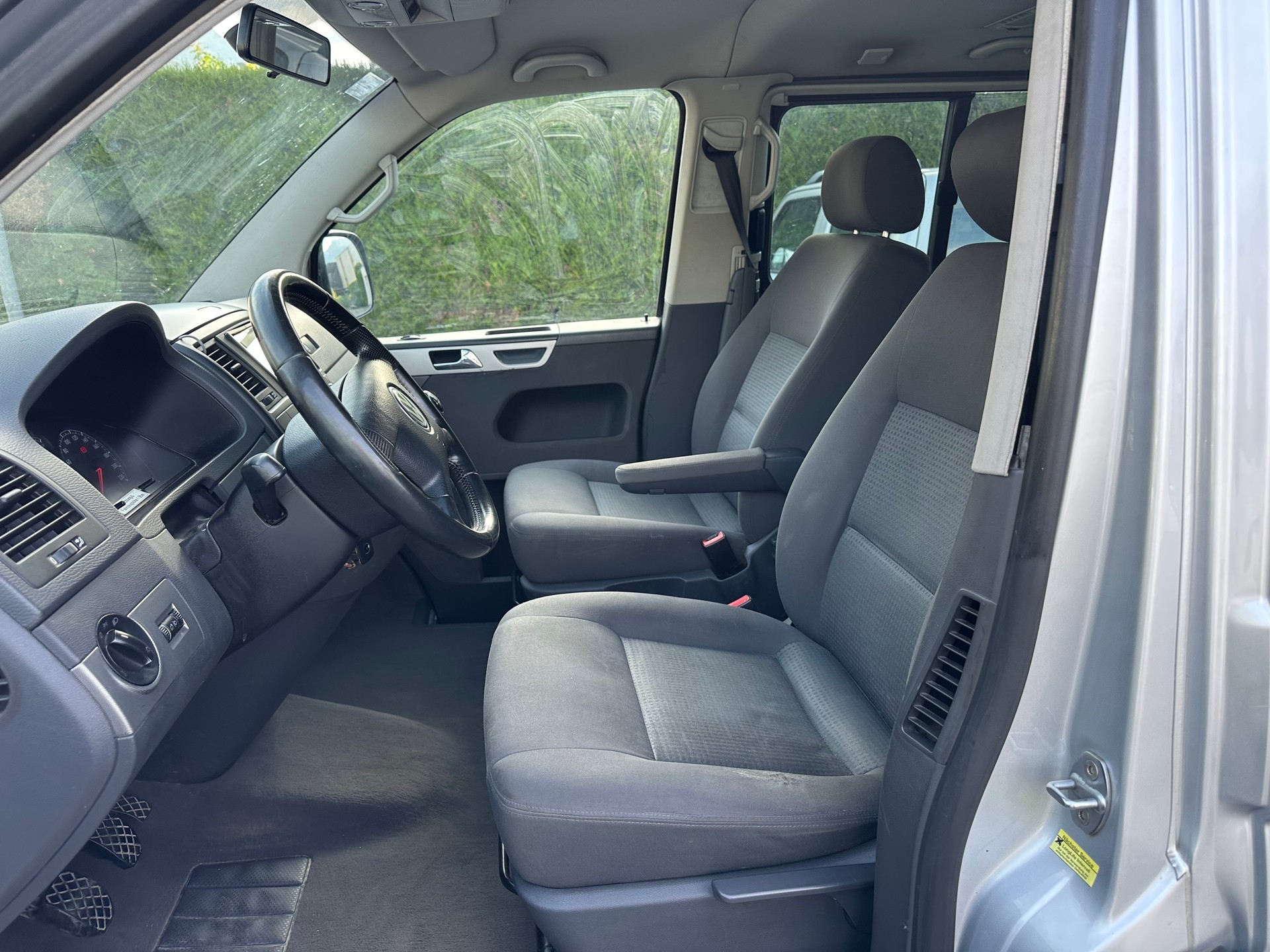 VW T5 Multivan Highline 2.5 TDI-image-7