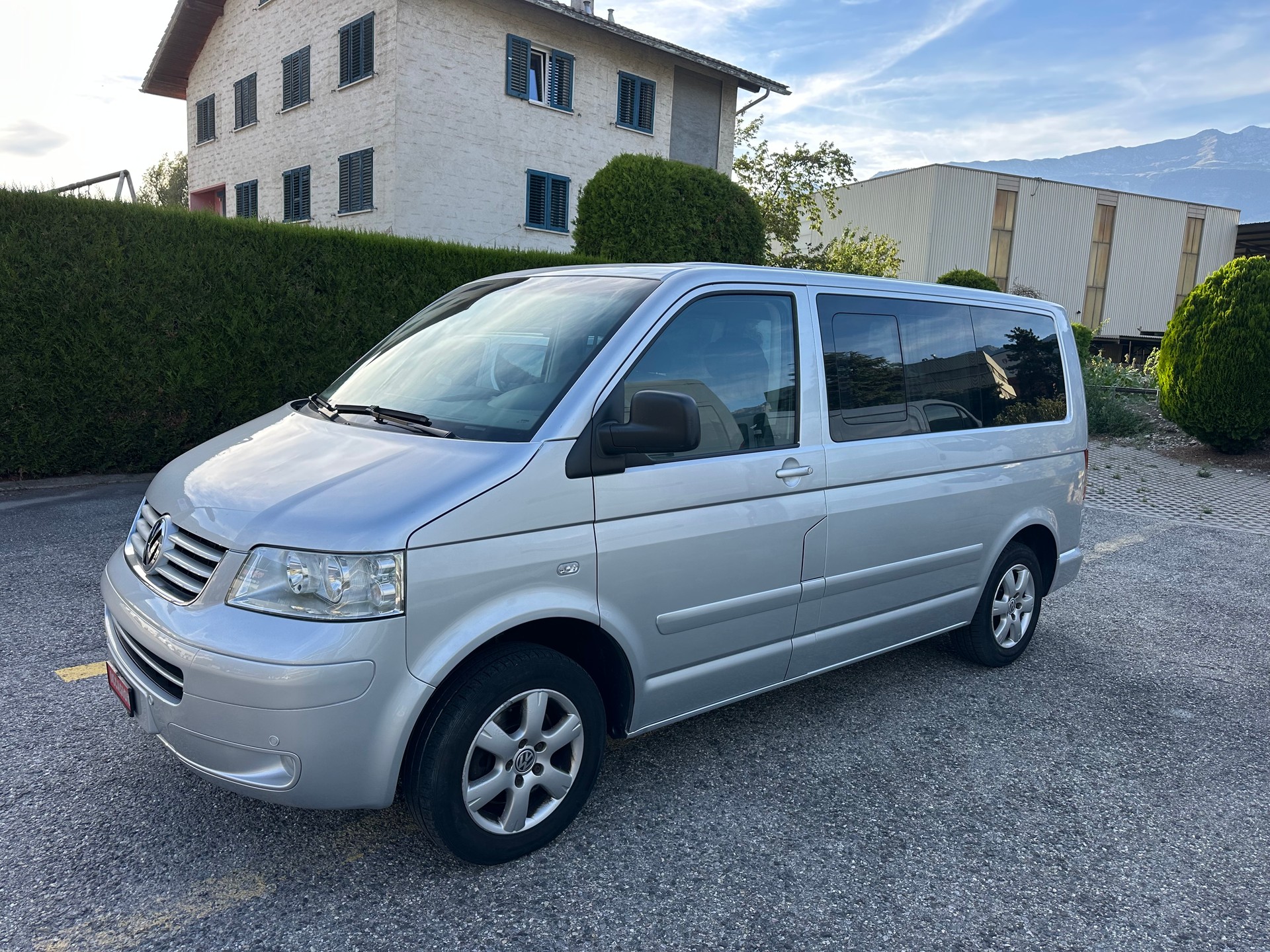 VW T5 Multivan Highline 2.5 TDI-image-0