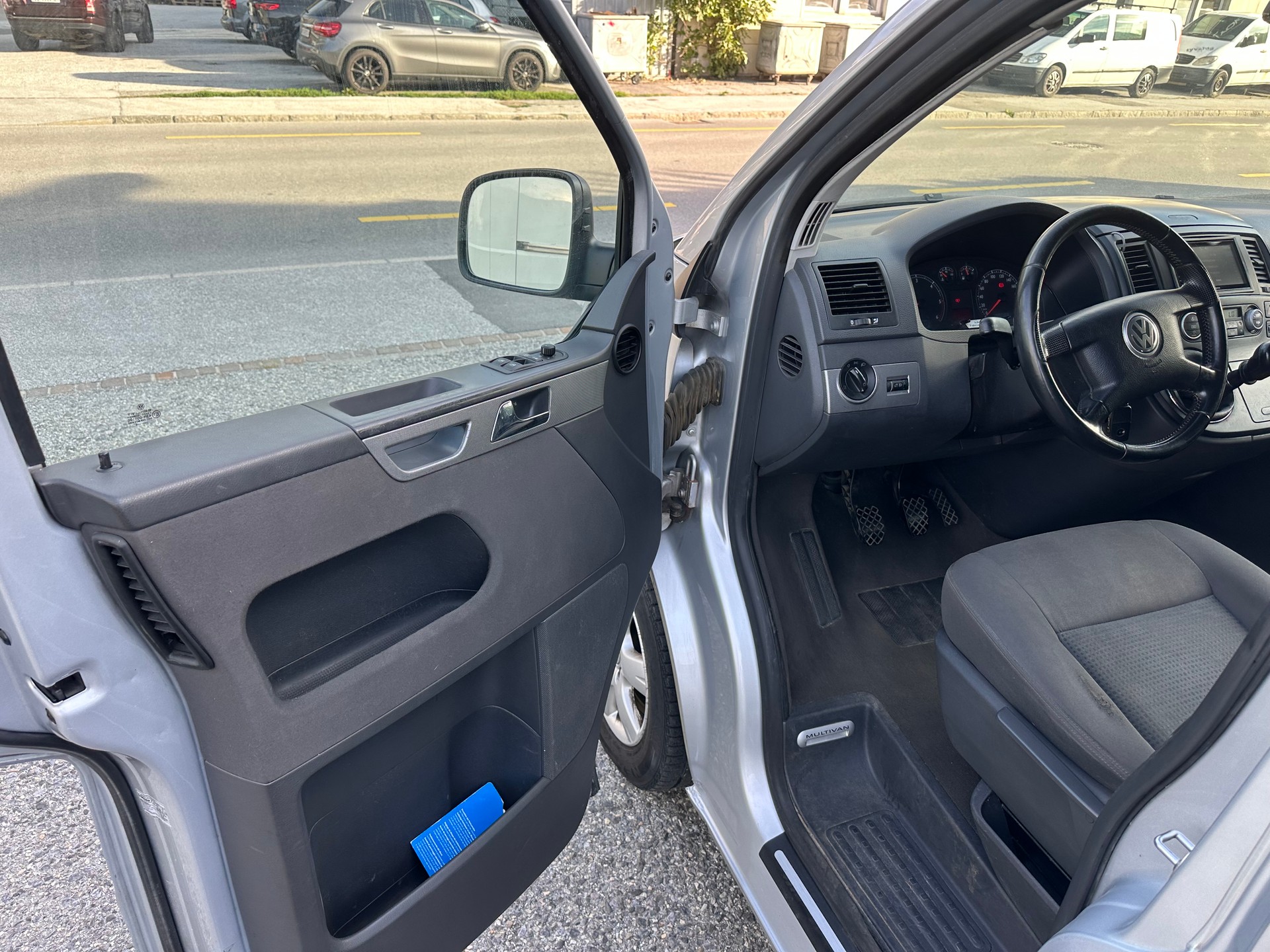VW T5 Multivan Highline 2.5 TDI-image-6