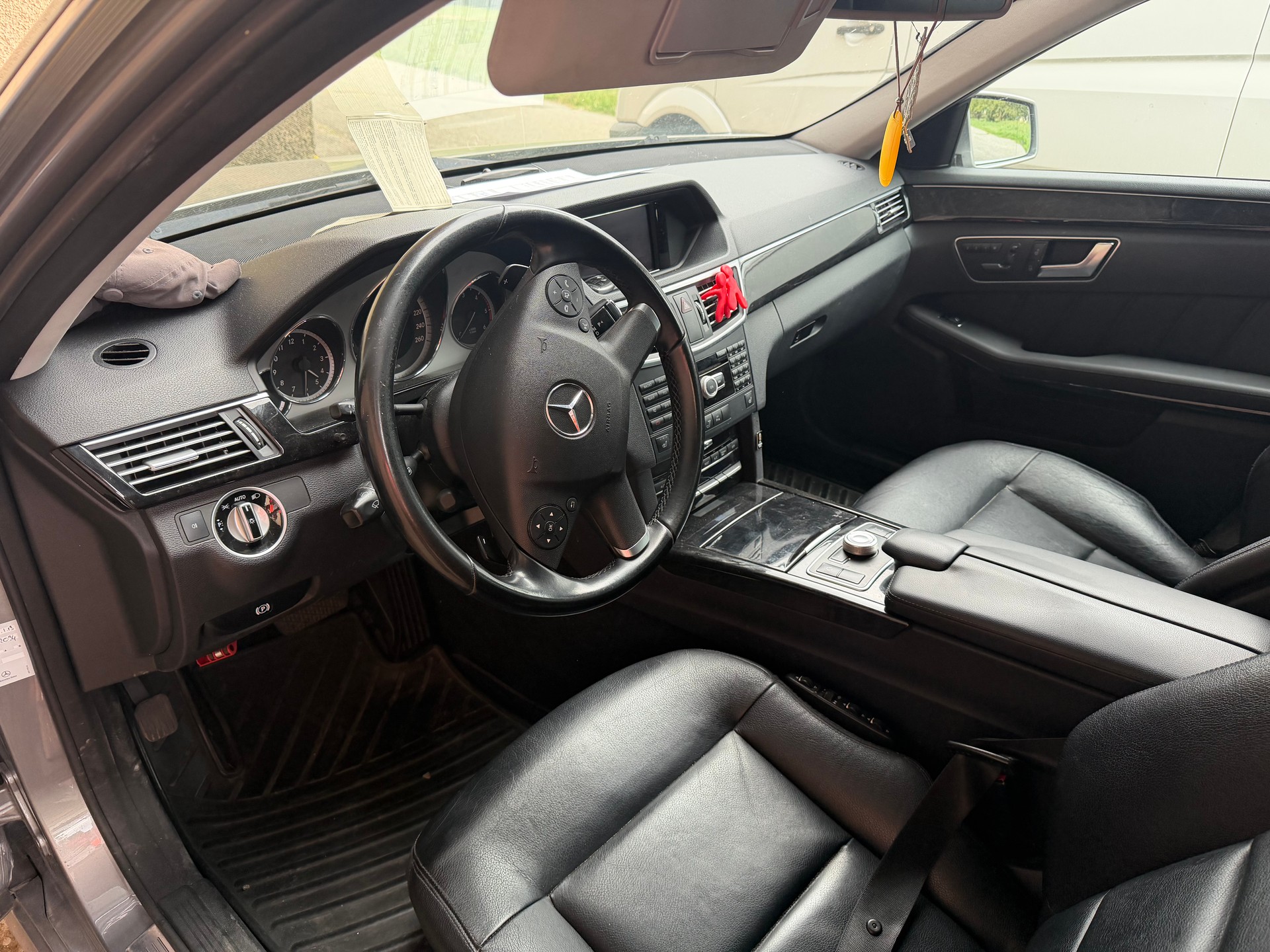 MERCEDES-BENZ E 350 CDI BlueEfficiency Elégance 4Matic 7G-Tronic-image-4