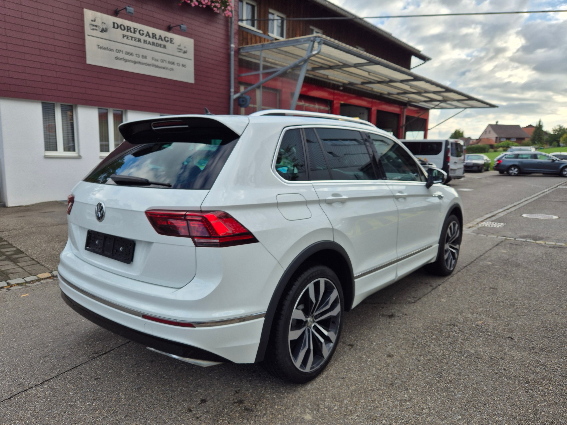 VW Tiguan Allspace 2.0TSI Highline 4Motion DSG-image-3
