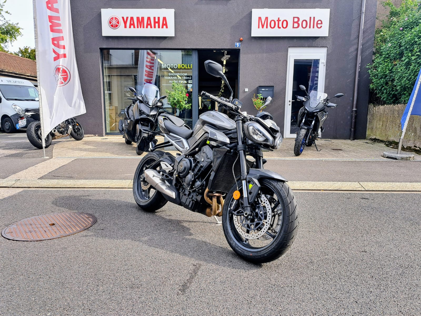 TRIUMPH Street Triple R 765-showroom-element-1